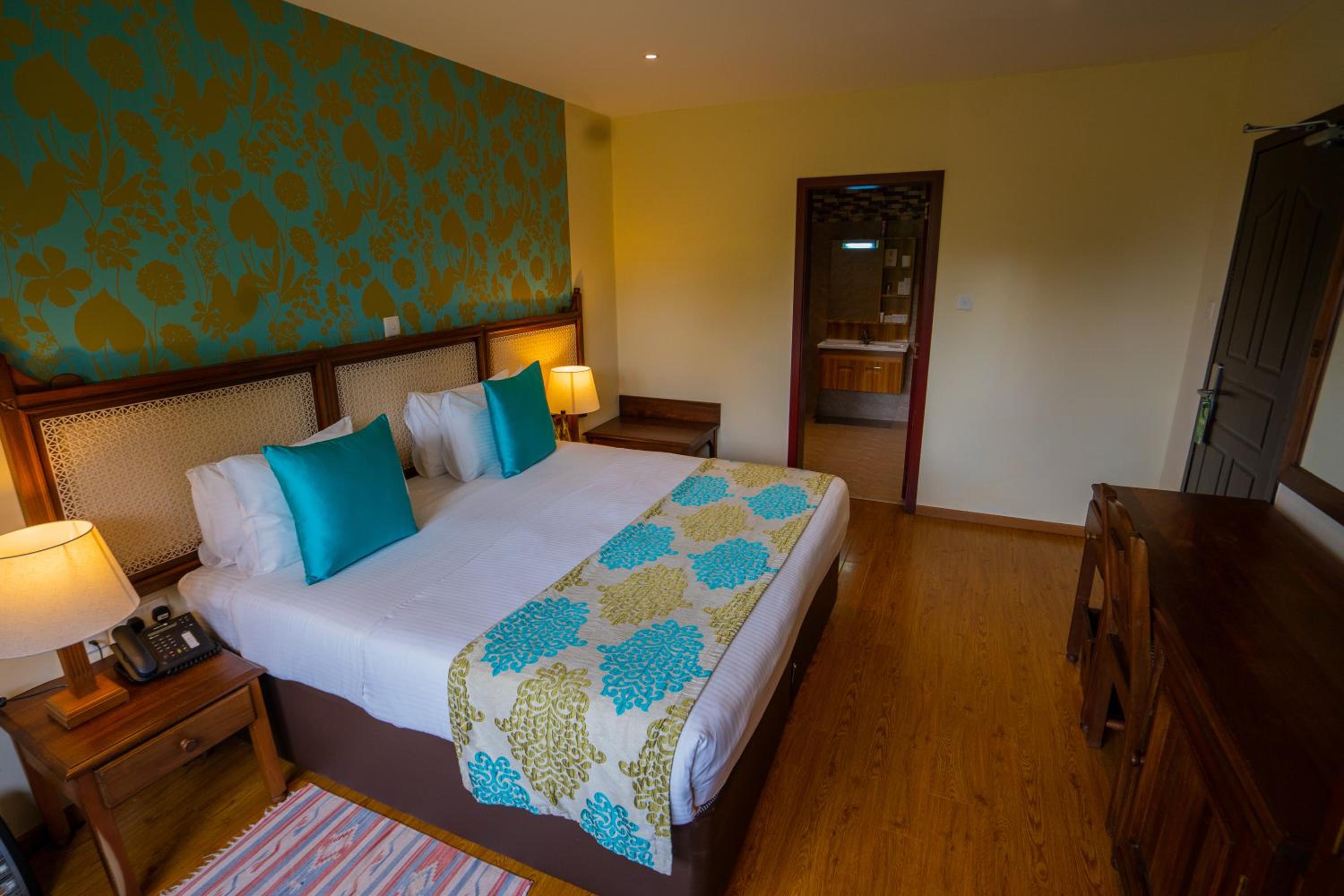 Villa with Three King Beds and Balcony