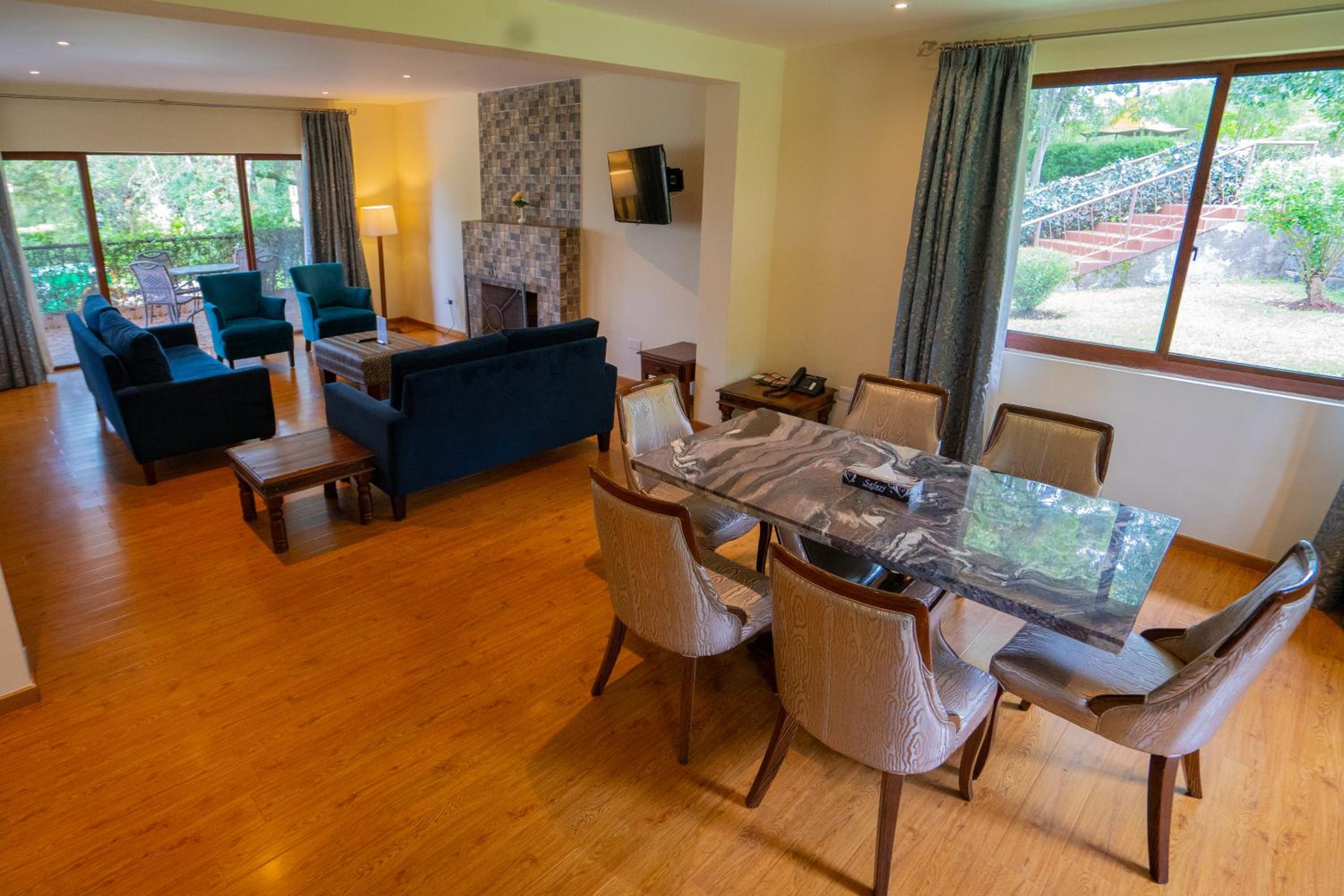 King Suite with Two King Beds and Balcony photo 2