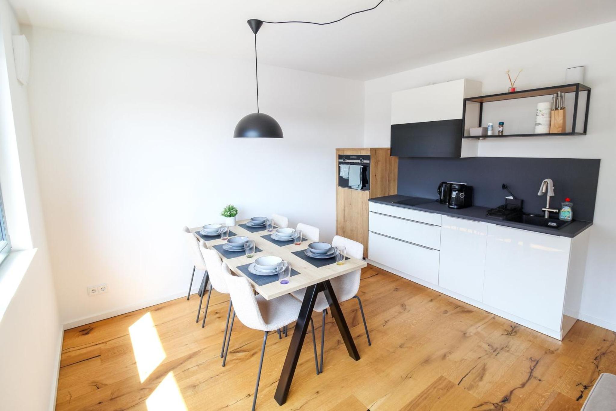 Three-Bedroom Apartment with Balcony photo 3