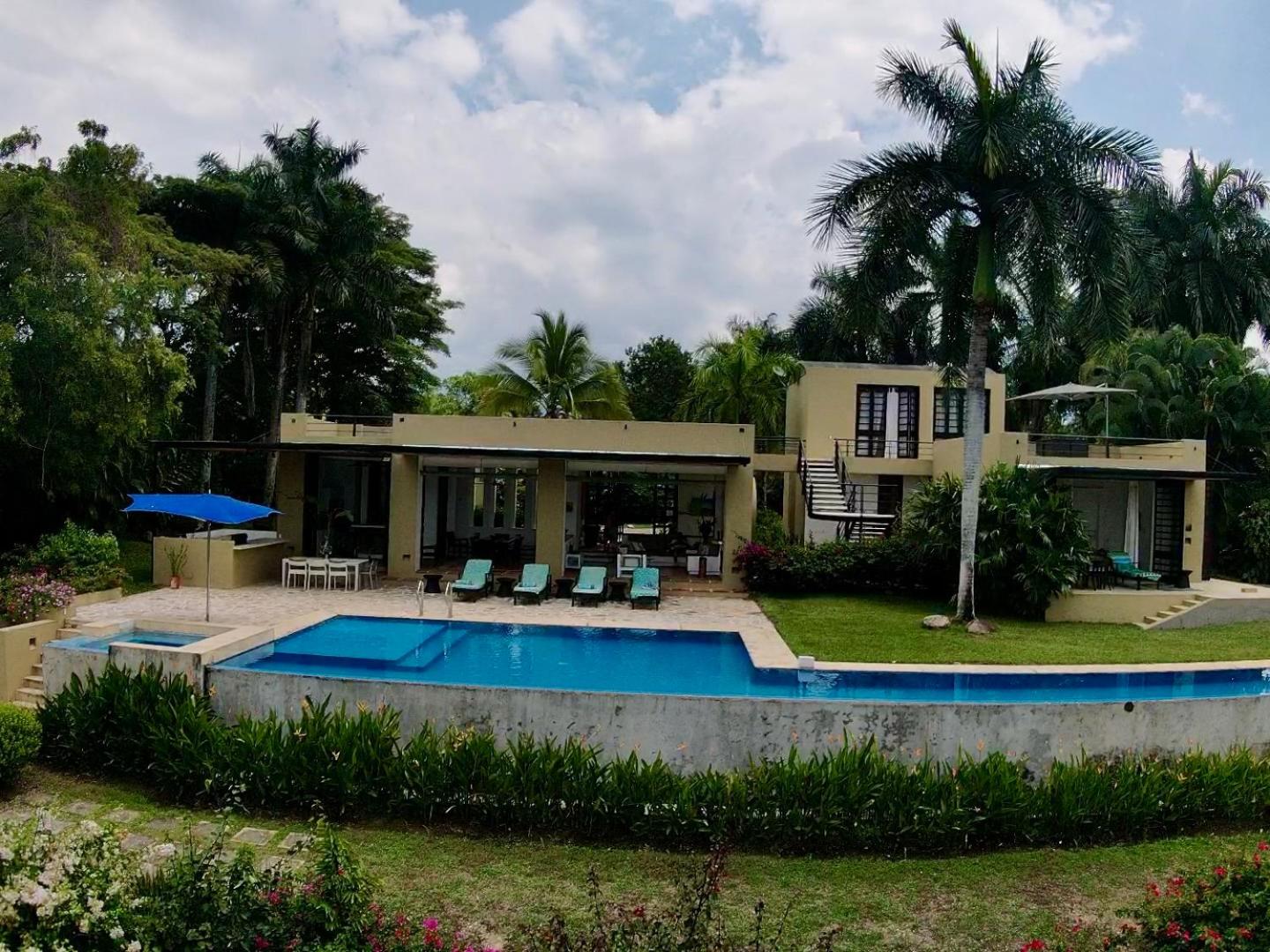 Villa photo 1