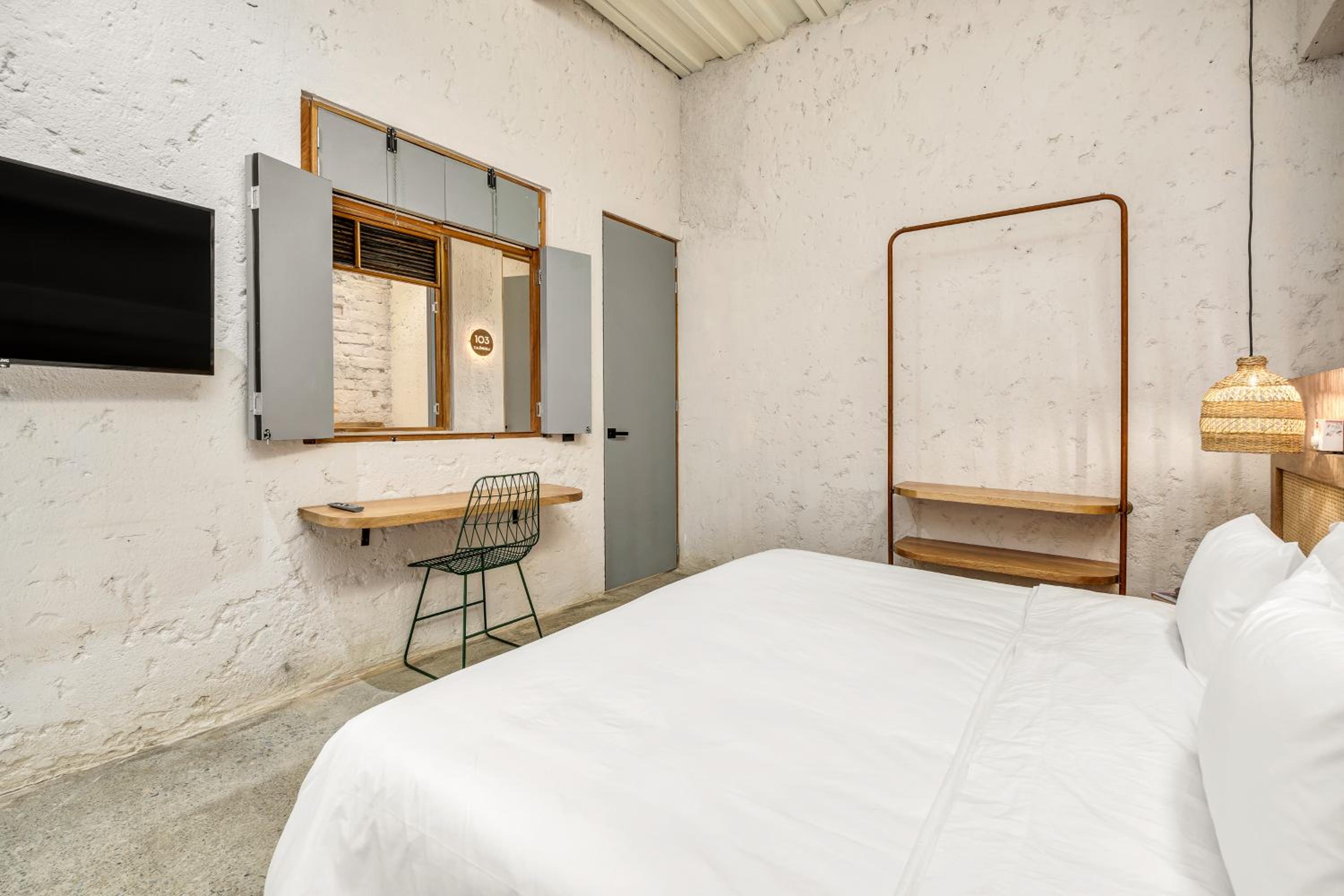 Deluxe King Suite
