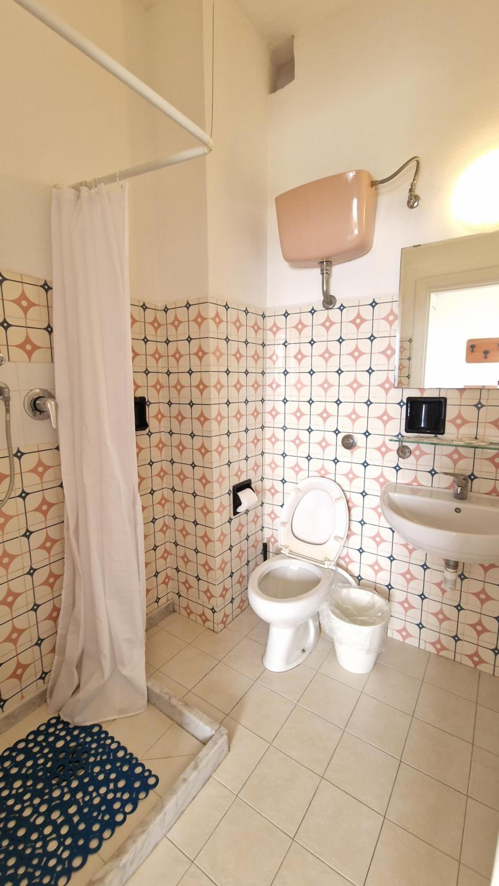 Quadruple Room with Balcony - Photo 5