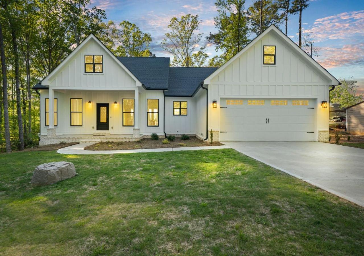 Four-Bedroom House photo 3
