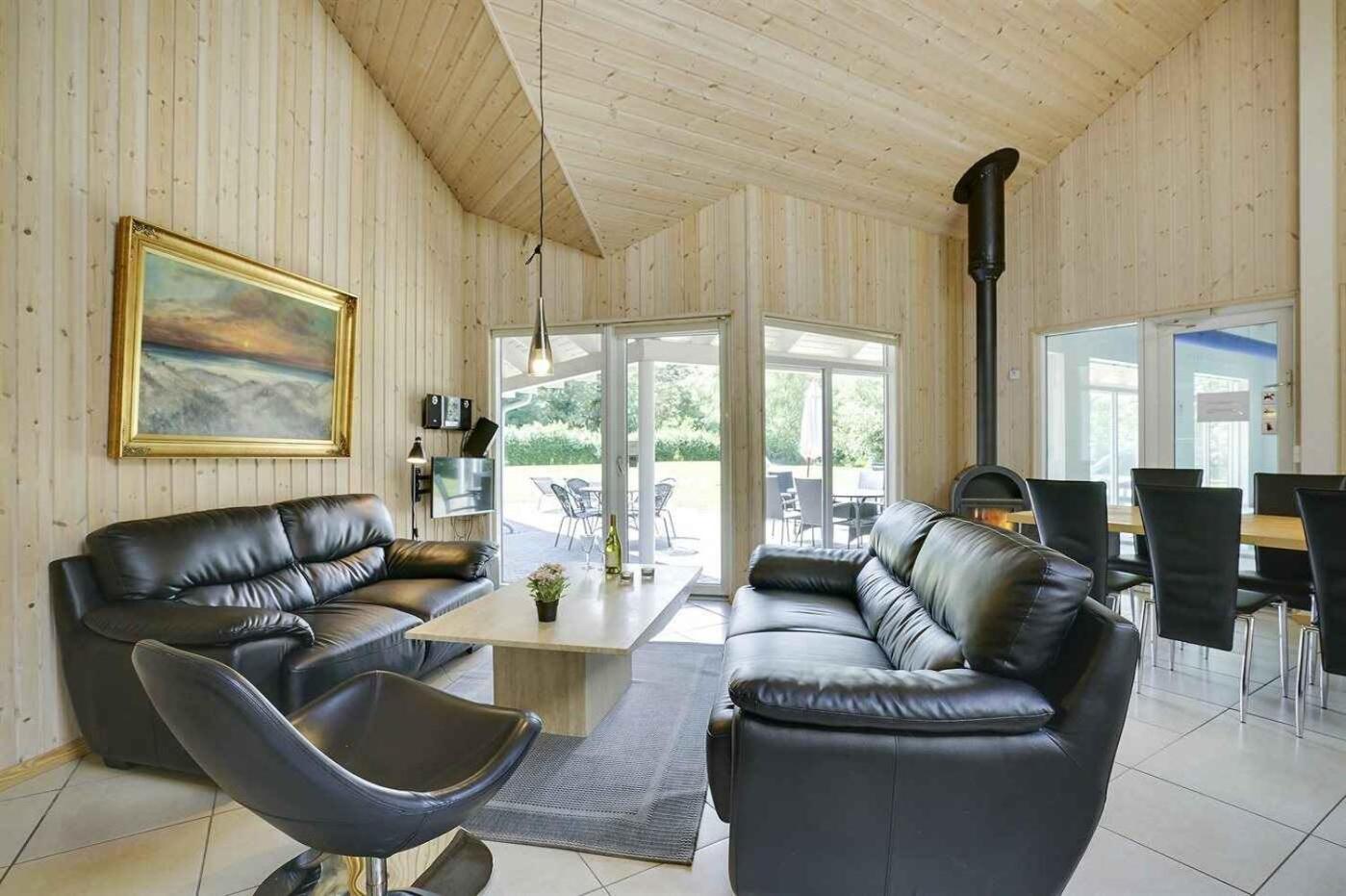 Six-Bedroom Holiday Home photo 1