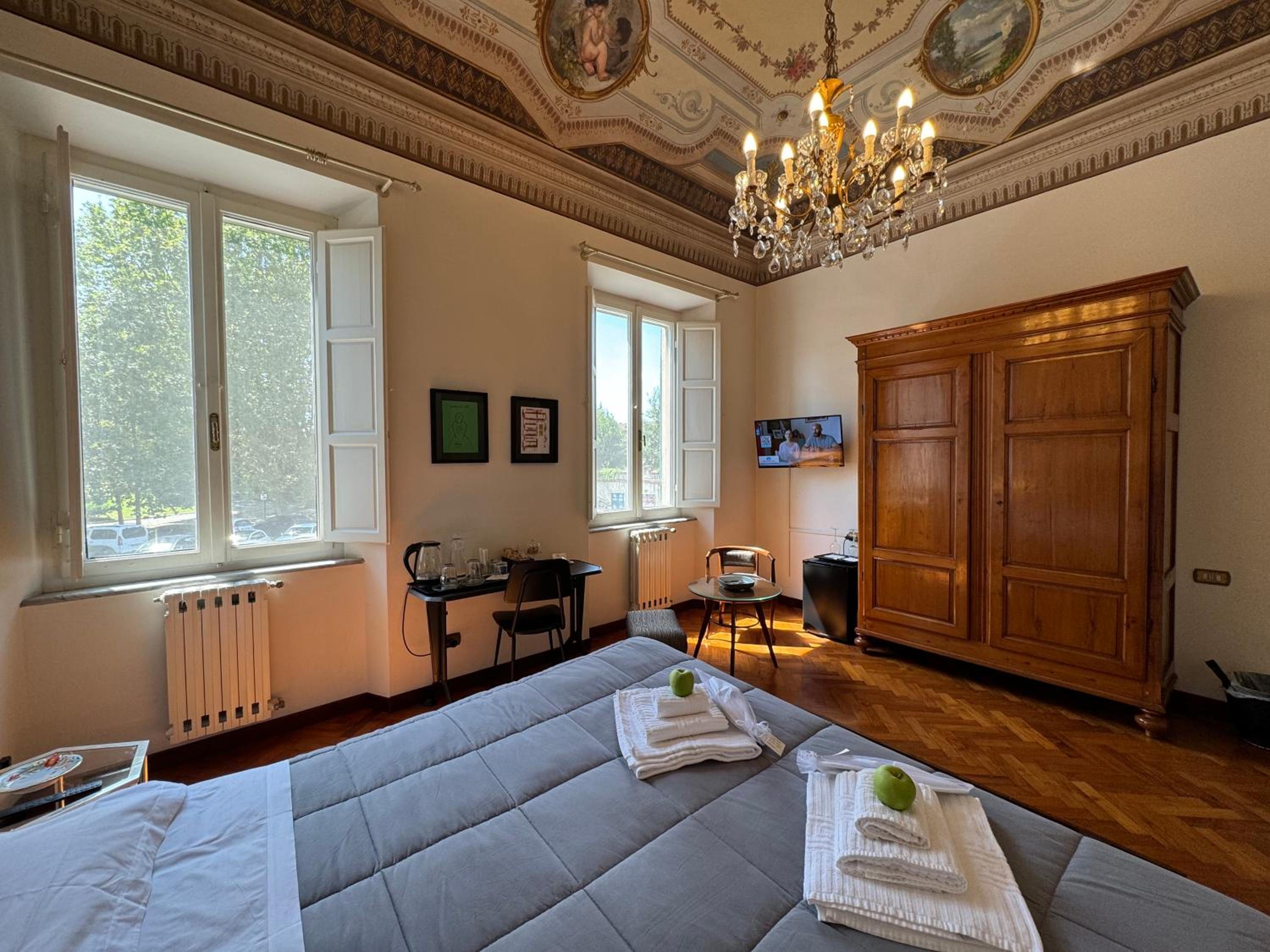 Standard King Room with Private Bathroom - Photo 5