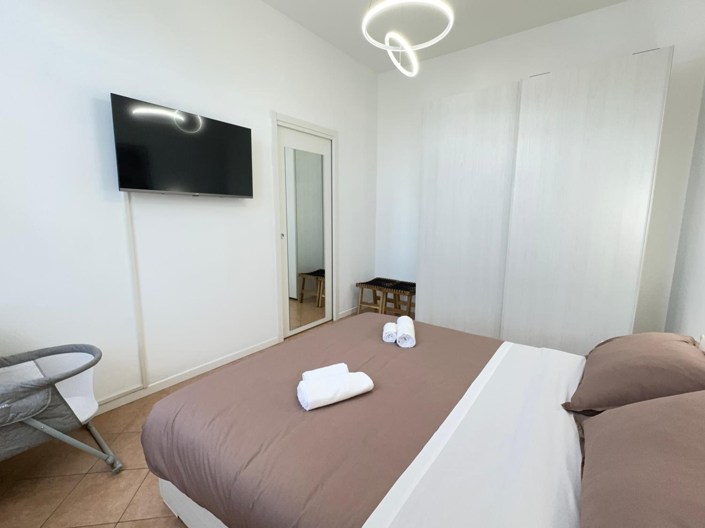 One-Bedroom Apartment photo 2