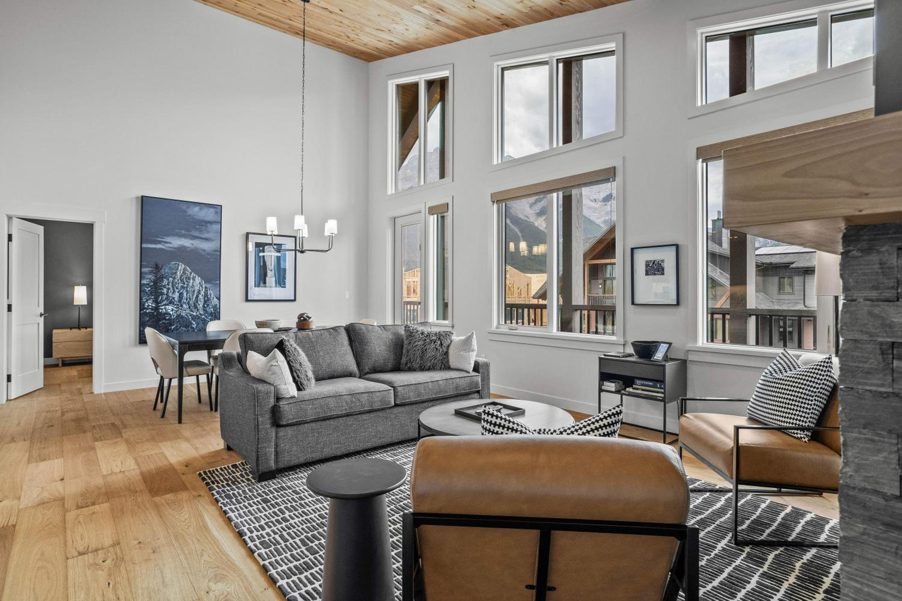 411 - 2 Bedroom Elevated Condo