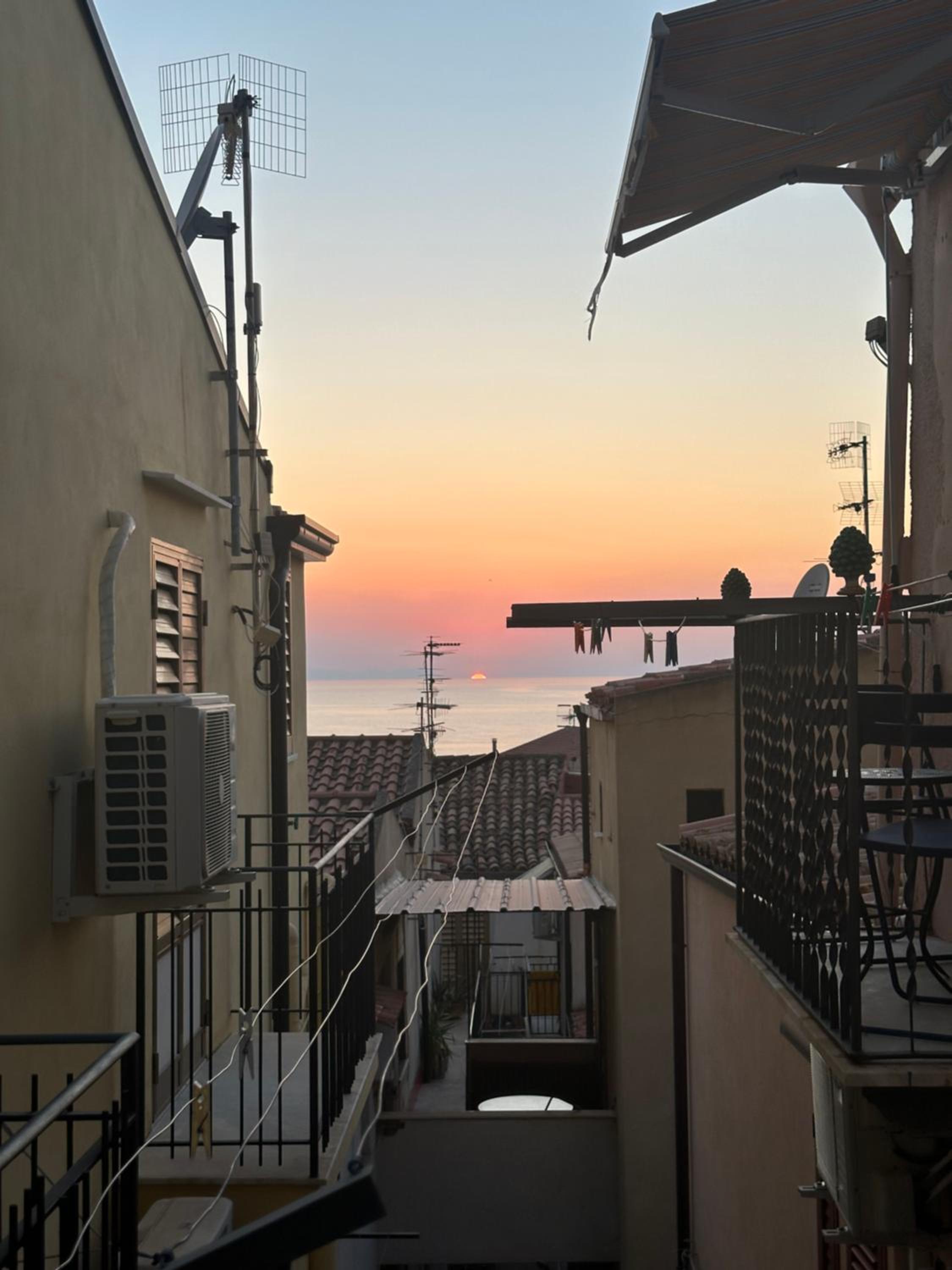 One-Bedroom Apartment with Sea View photo 2