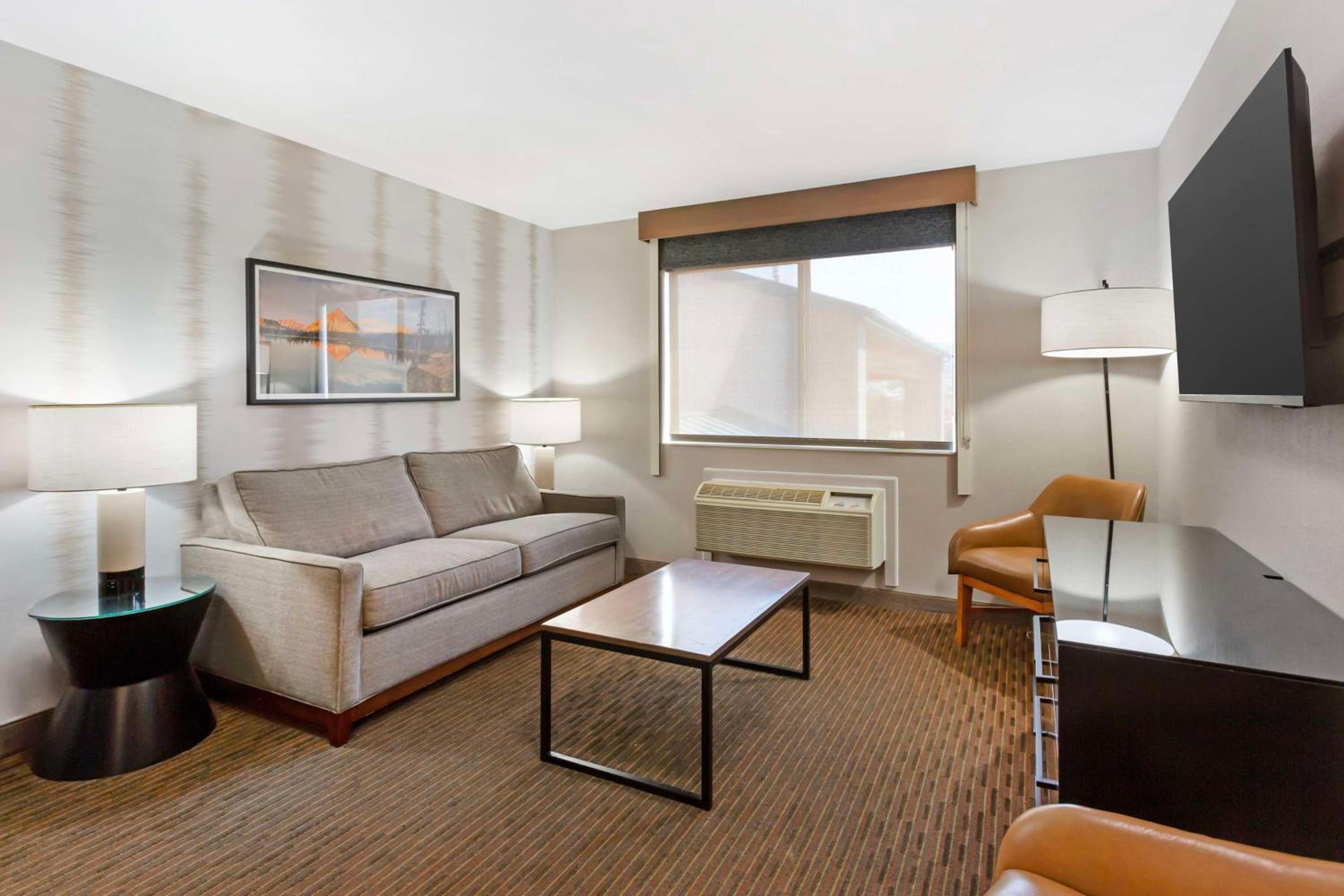 Two Queen Suite - Photo 10