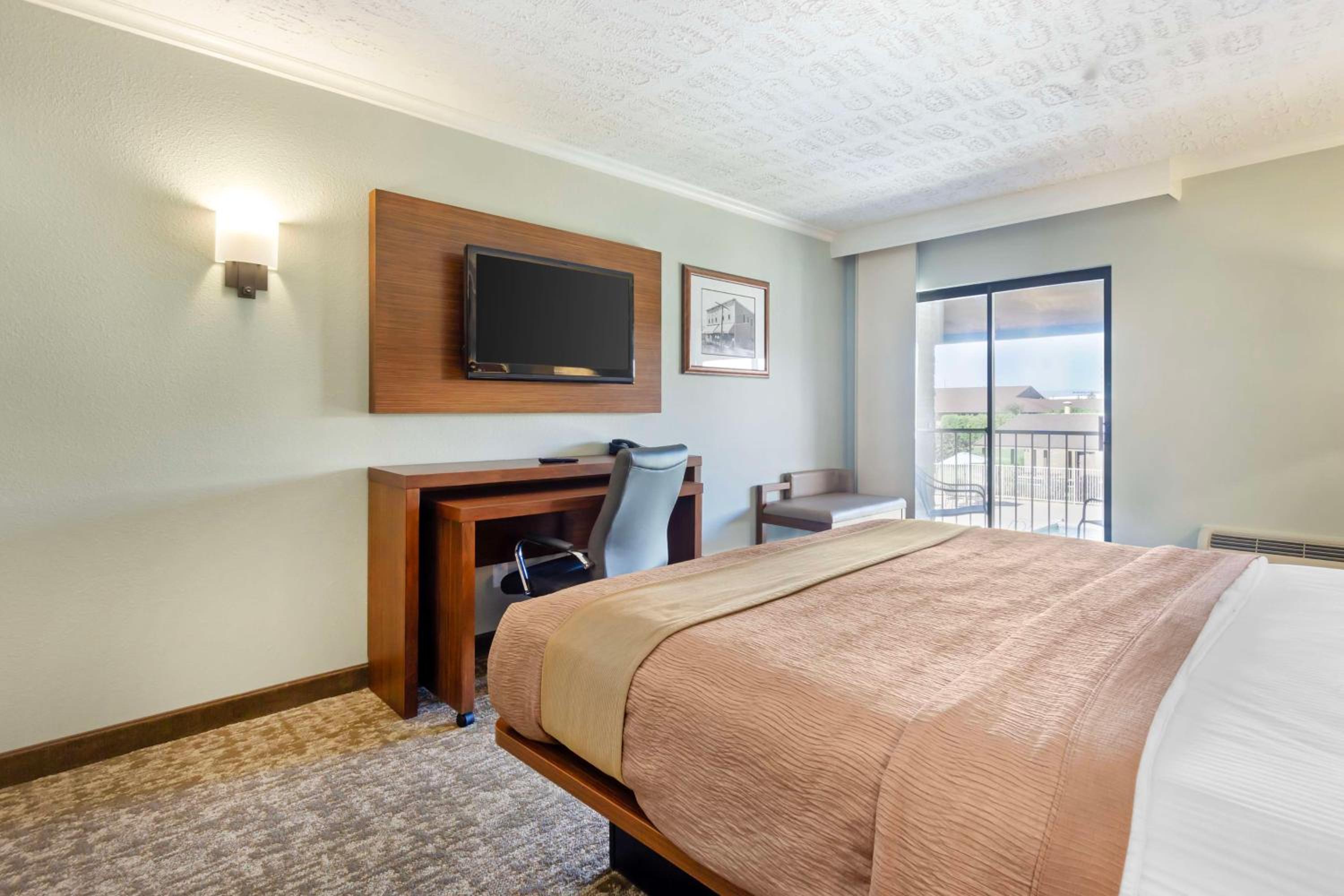 King Room - Poolside