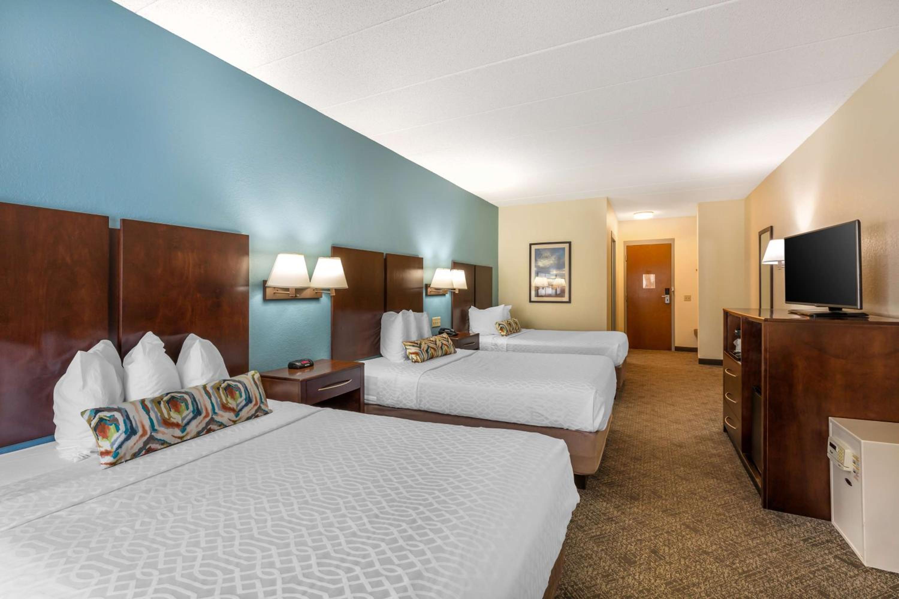 Double Room with Three Double Beds - Photo 1