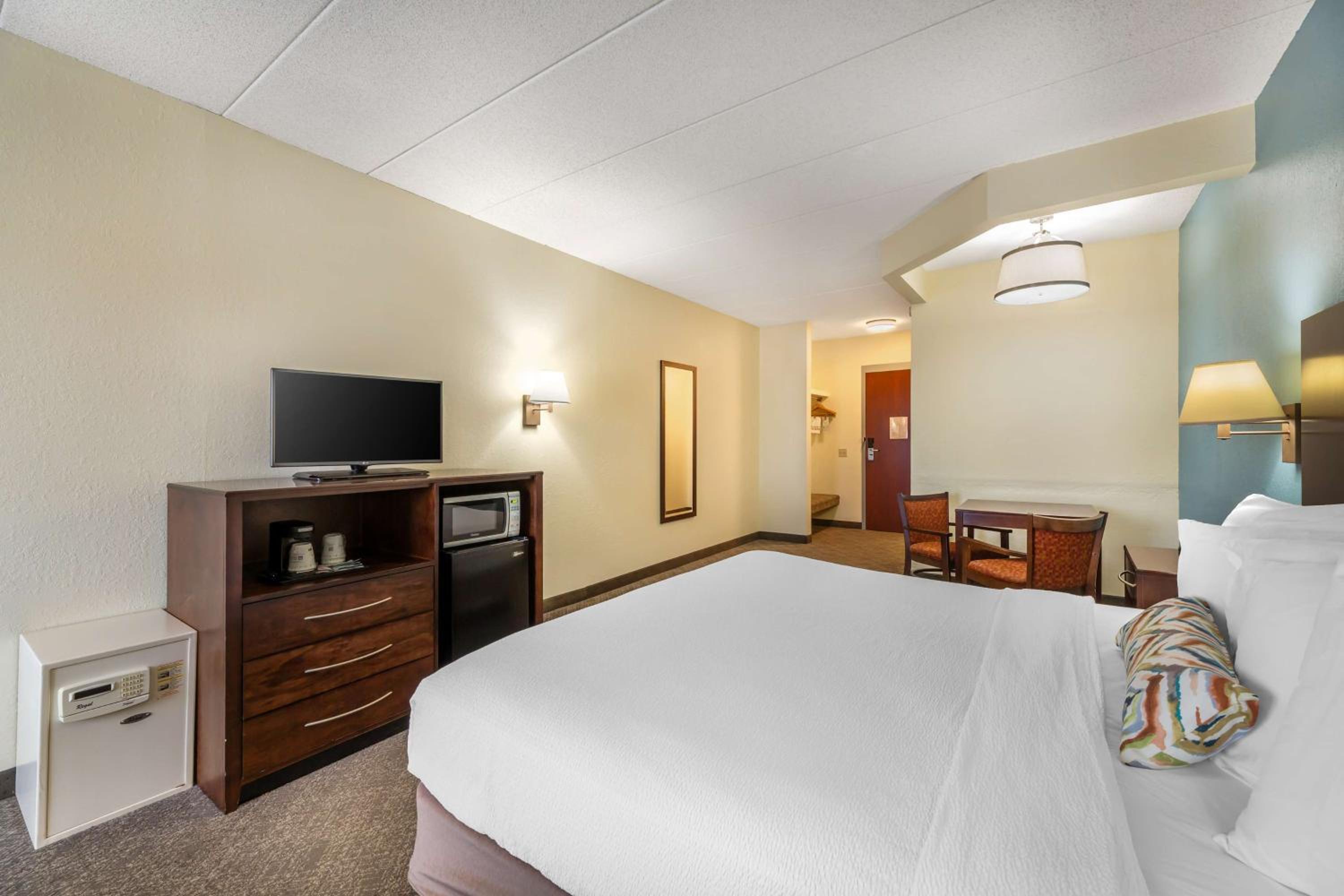 King Room - Non-Smoking - Photo 3