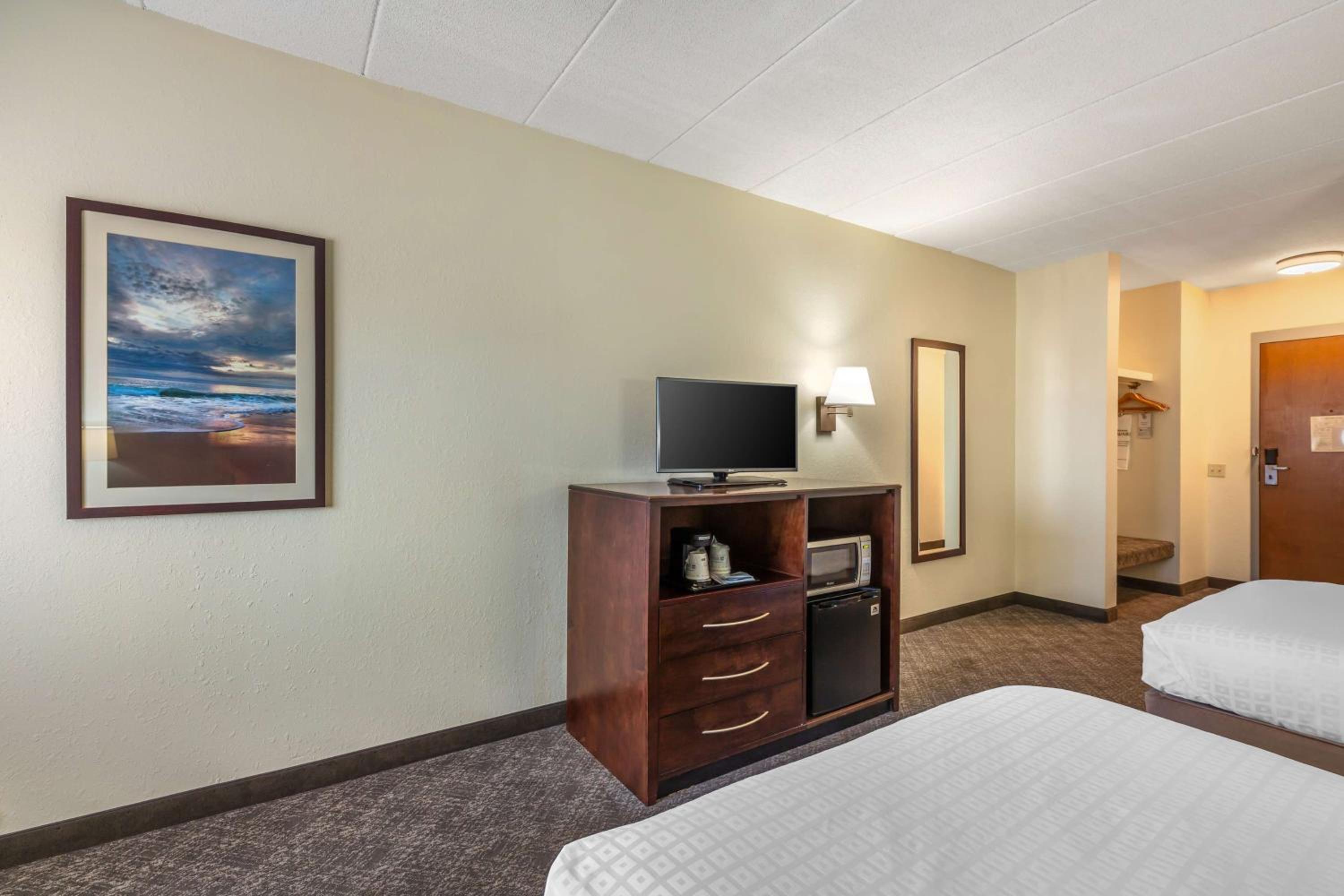 Quadruple Room with Two Double Beds - Non-Smoking - Photo 3