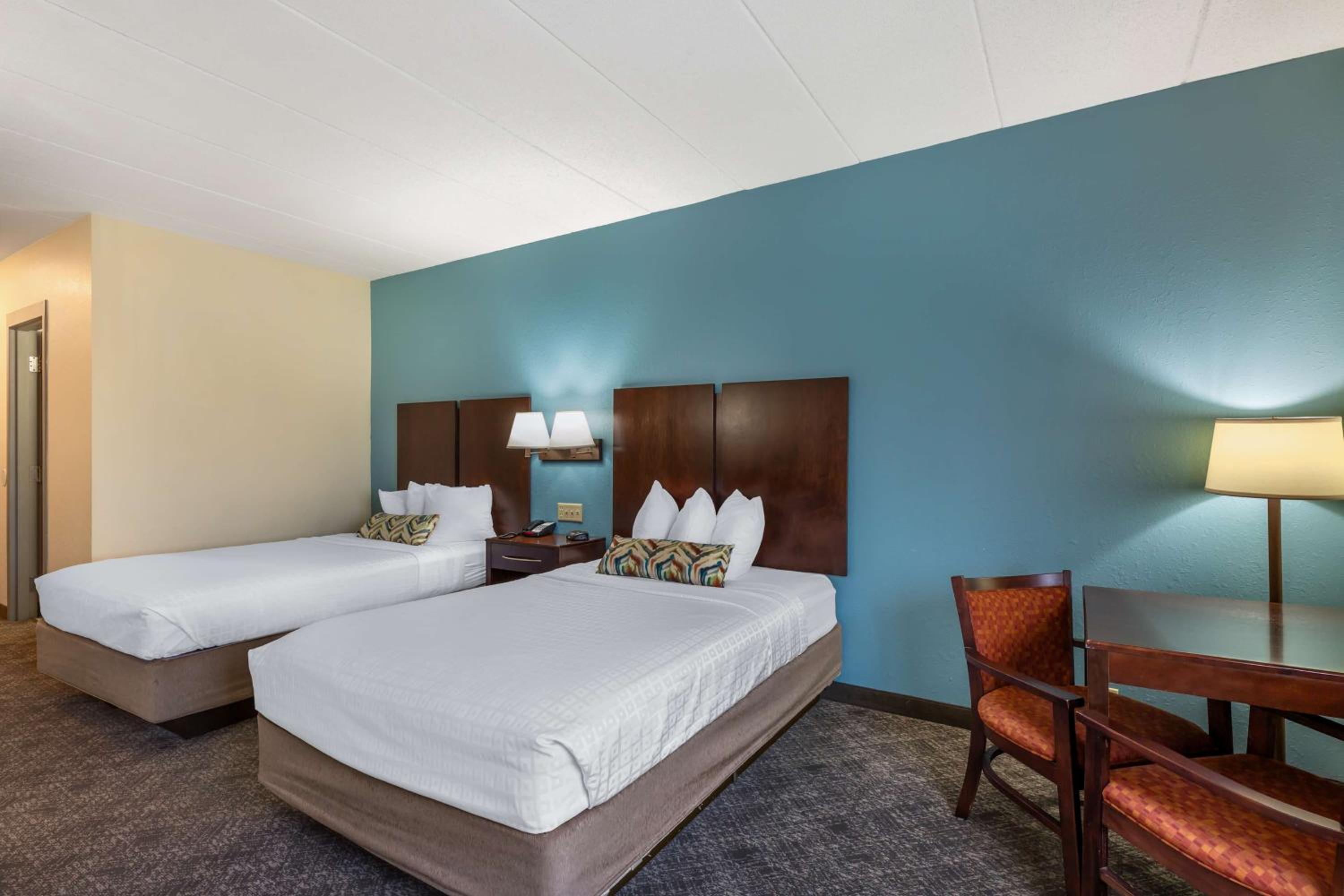 Quadruple Room with Two Double Beds - Non-Smoking - Photo 1