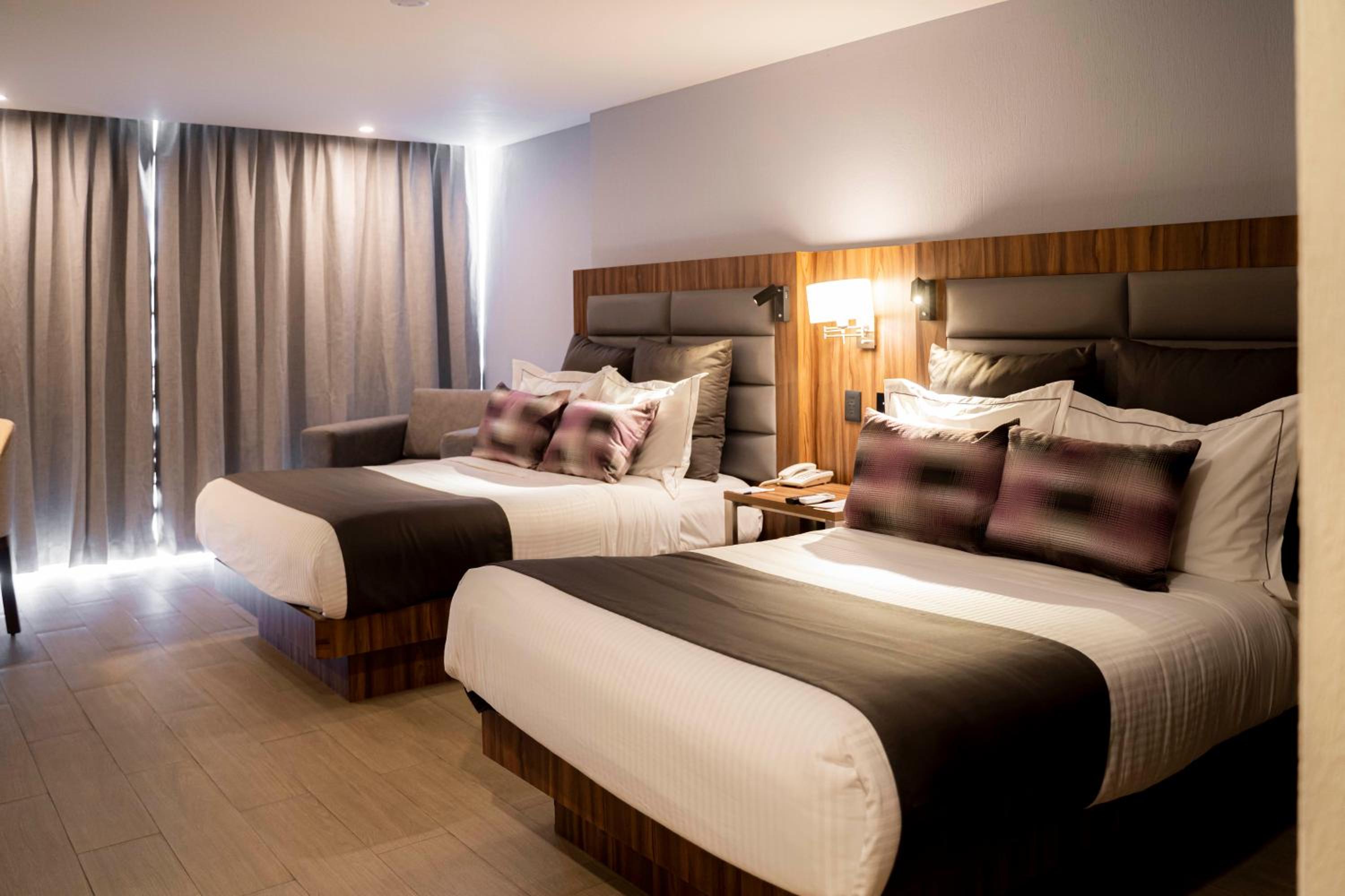 Superior Double Room with Two Double Beds photo 2