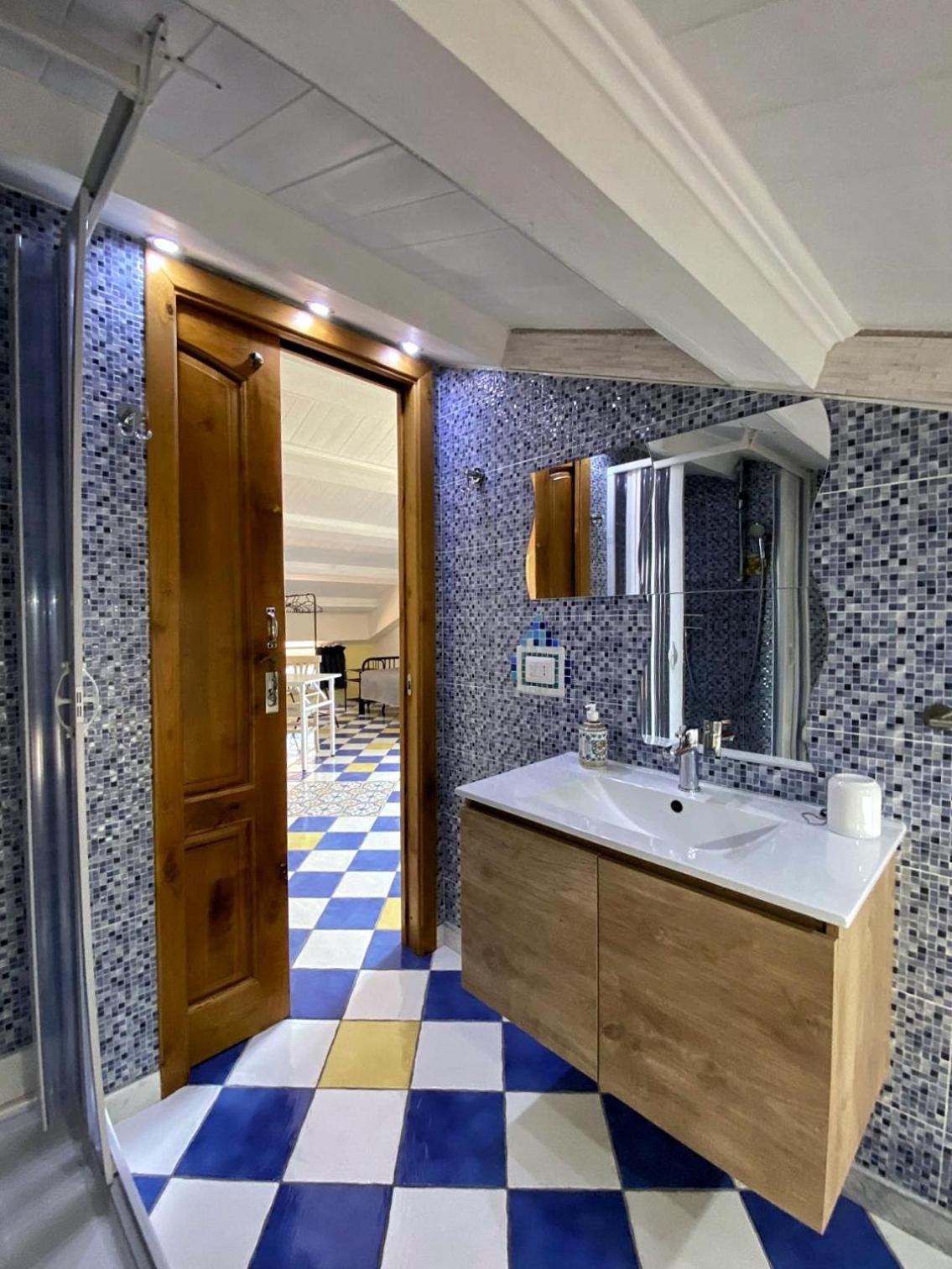 Suite with Terrace - Photo 6