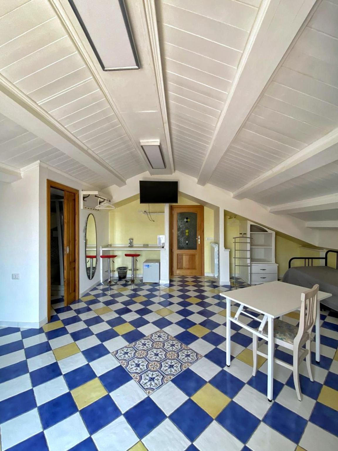 Suite with Terrace - Photo 1