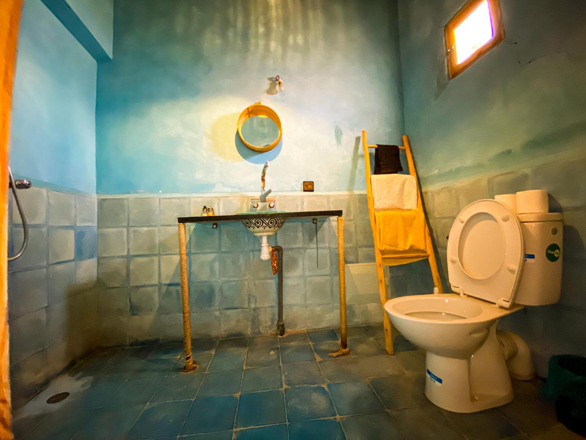 Quadruple Room with Bathroom - Photo 14