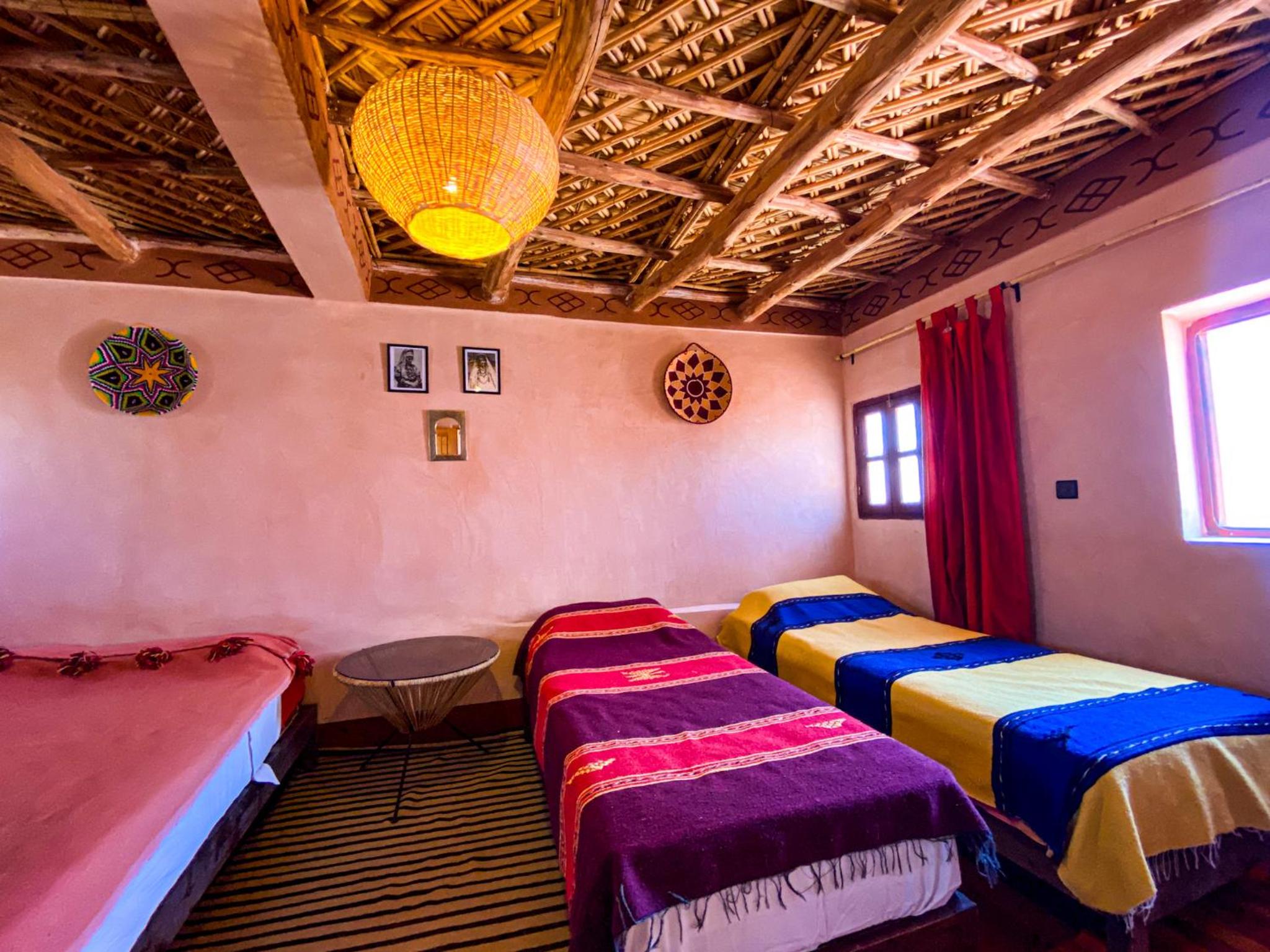 Quadruple Room with Bathroom - Photo 4