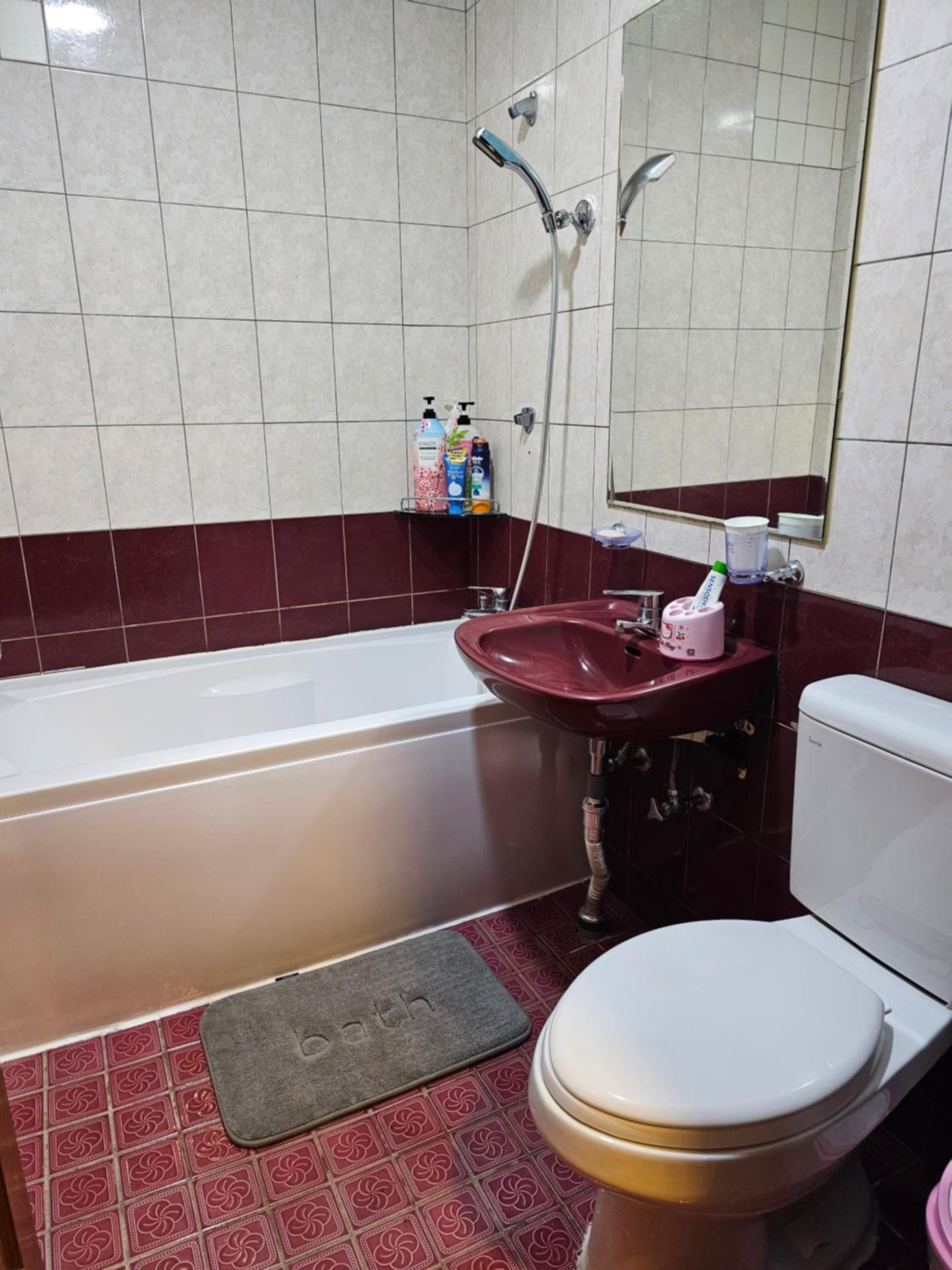 Quadruple Room with Private Bathroom photo 3