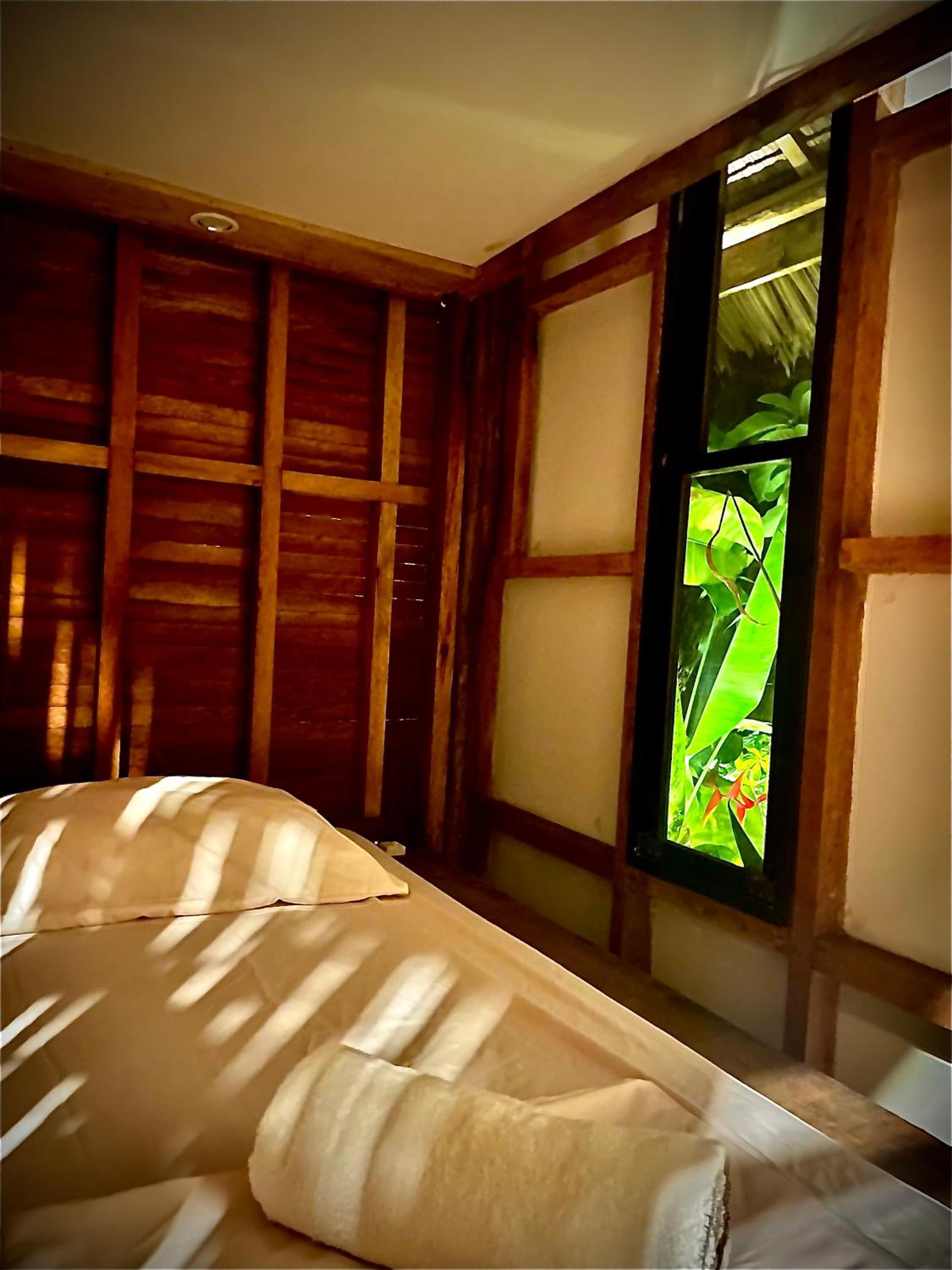 Bed in 8-Bed Mixed Dormitory Room