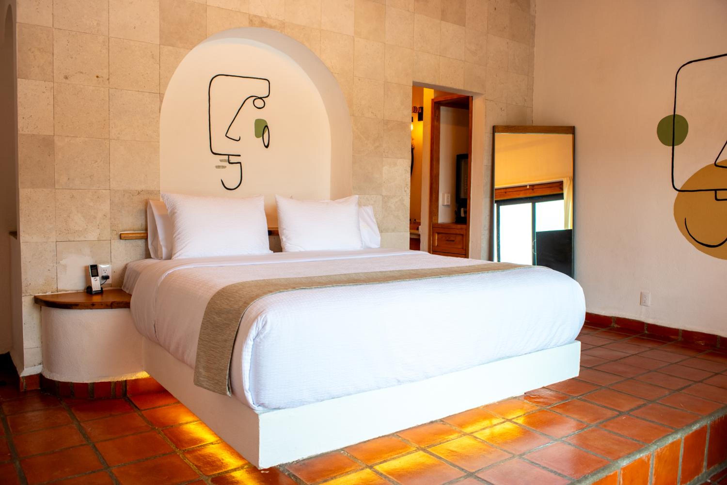 Deluxe King Suite