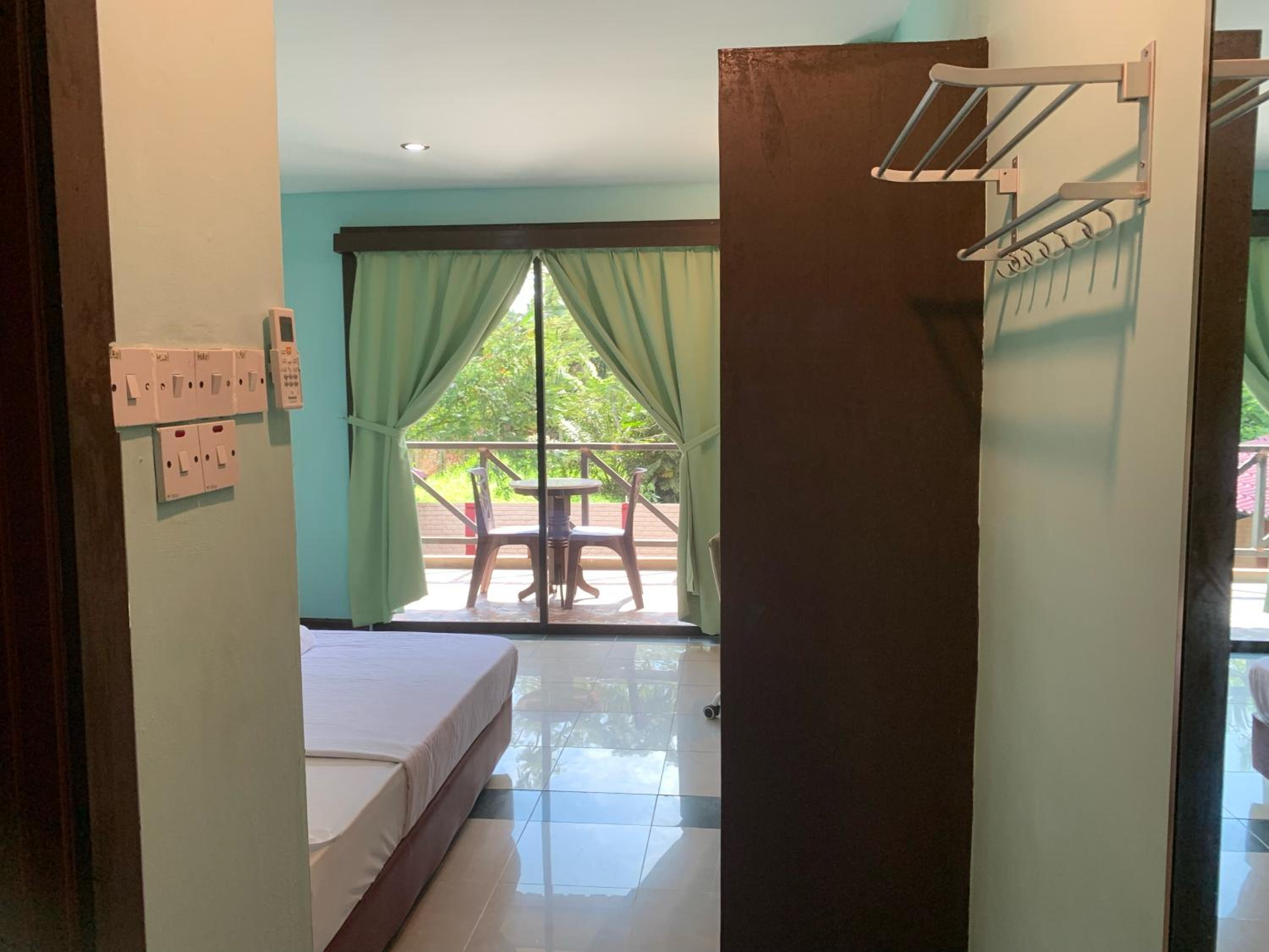 Double Room with Pool View photo 3
