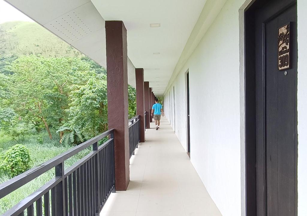 Deluxe Room - King with Resort View - Photo 6