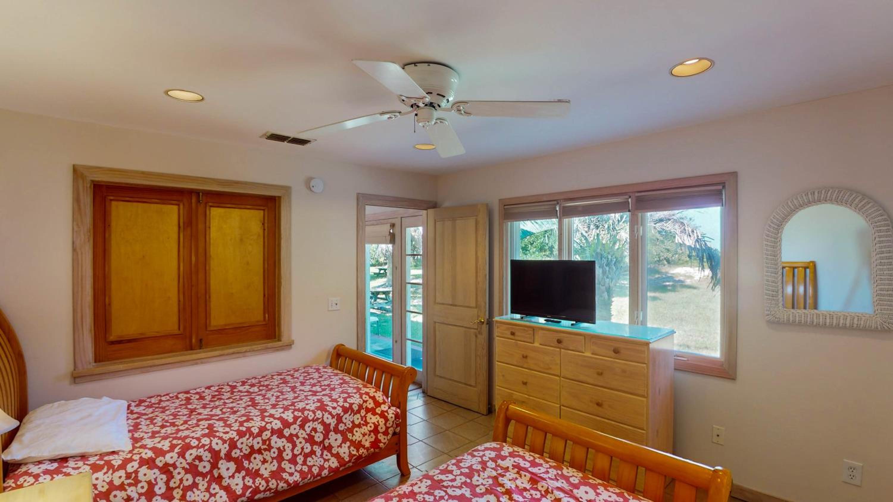 Three-Bedroom House photo 3