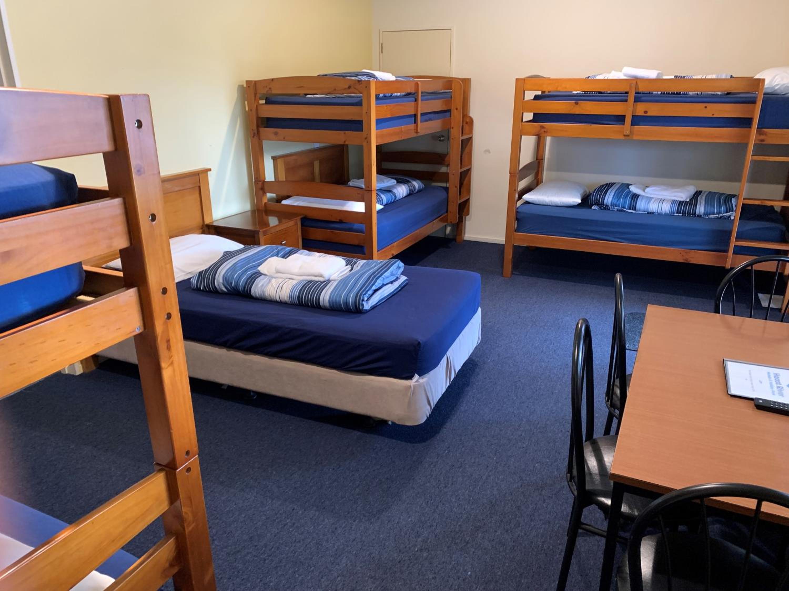 Basic Room (7 Adults) - Photo 5