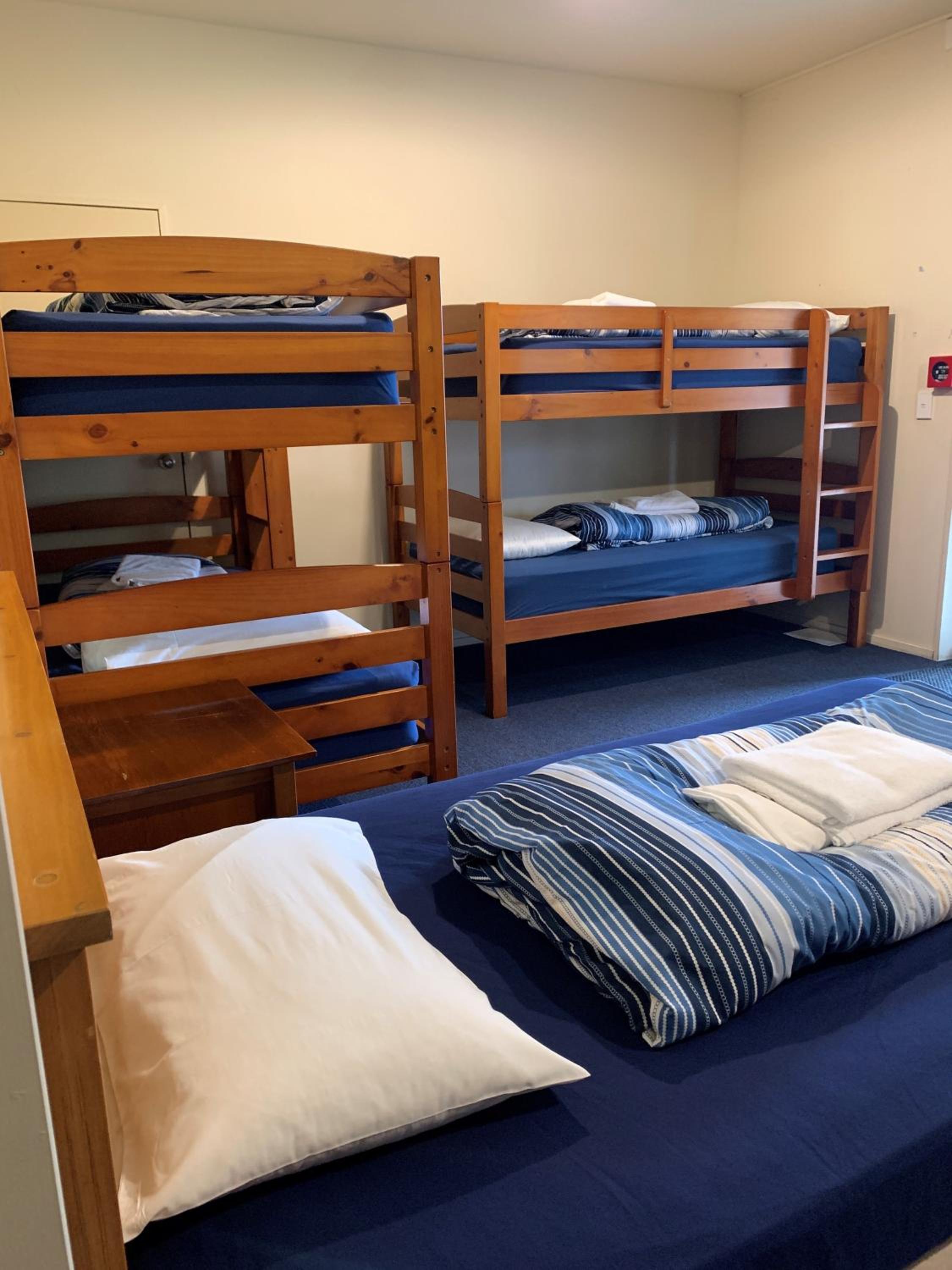 Basic Room (7 Adults) - Photo 6