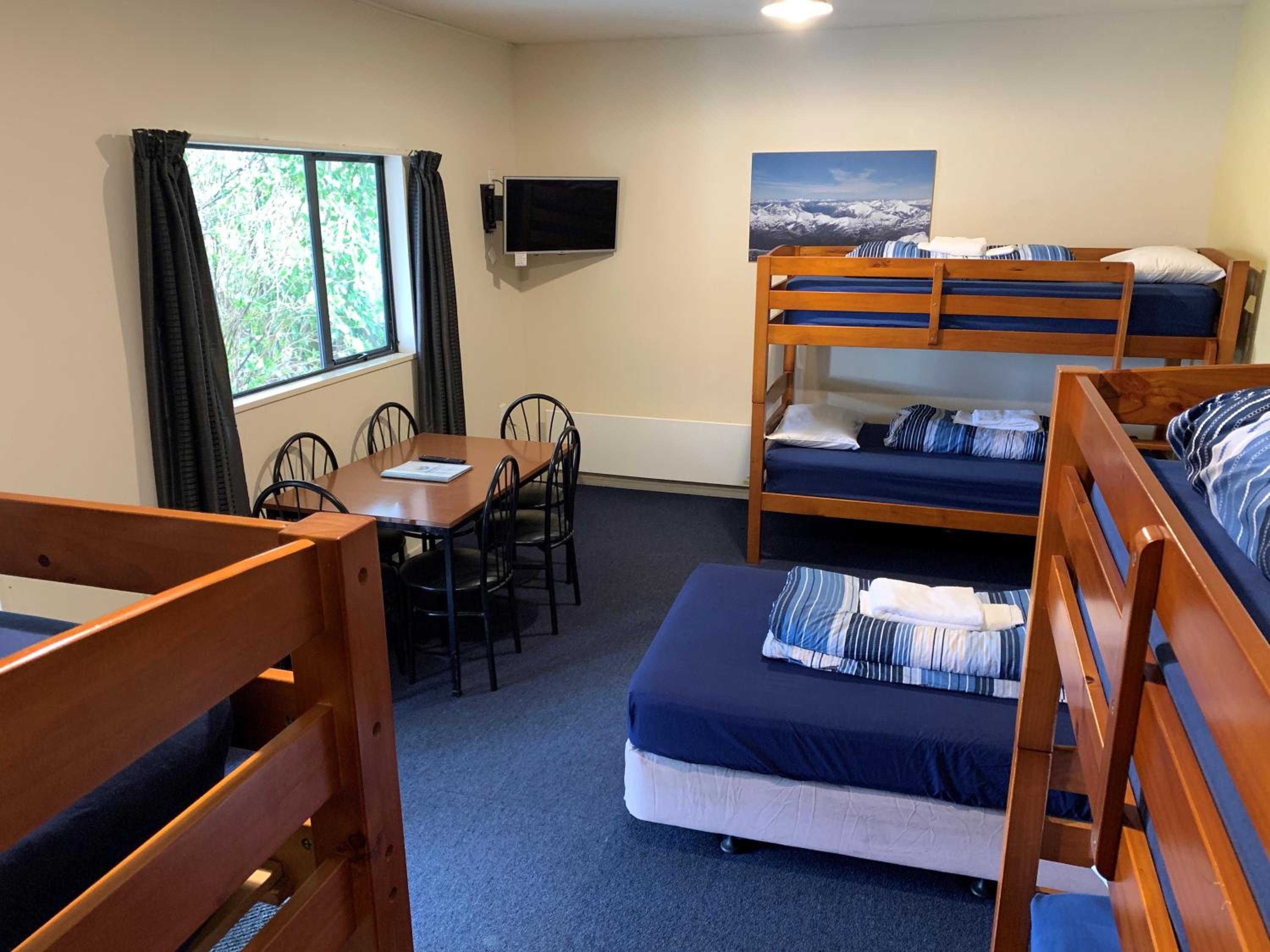 Basic Room (7 Adults) - Photo 1