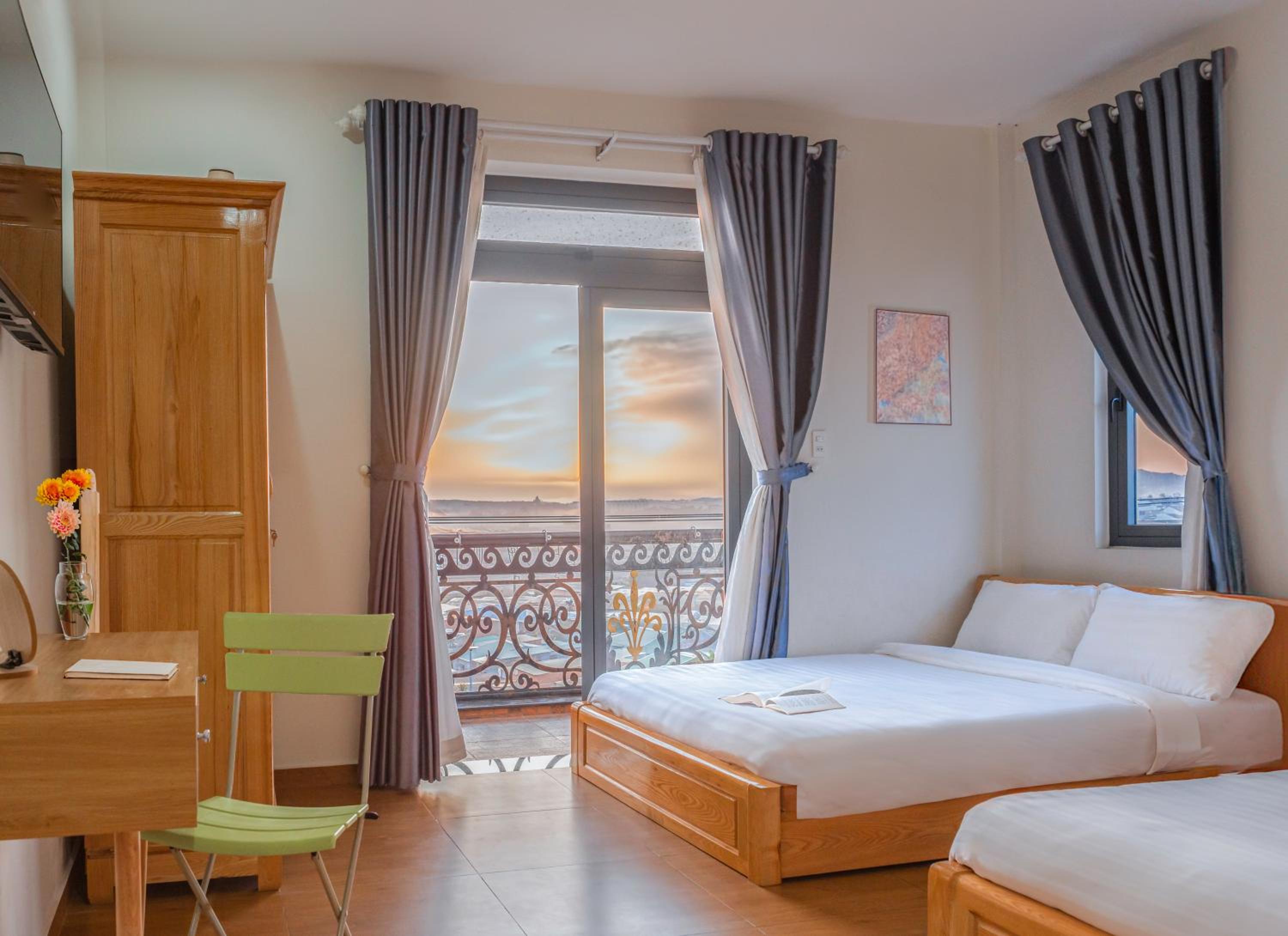 Quadruple Room with Balcony photo 3