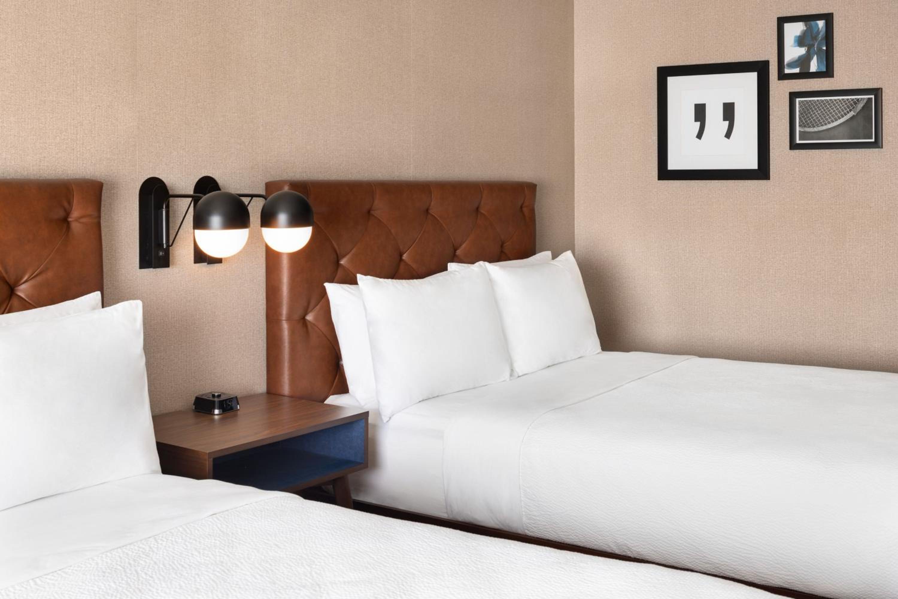 Queen Room with Two Queen Beds and City View photo 2