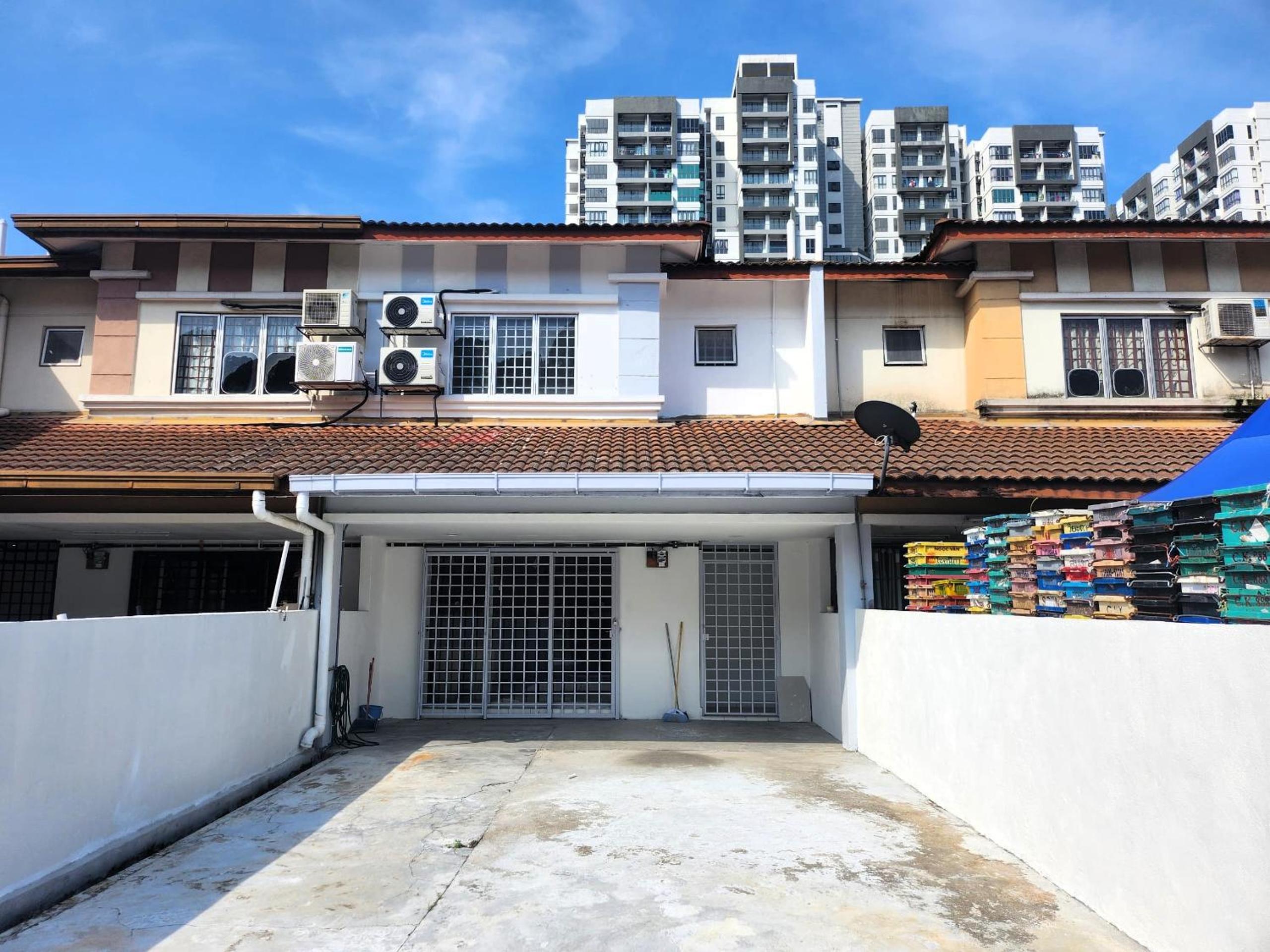 Three-Bedroom House photo 1