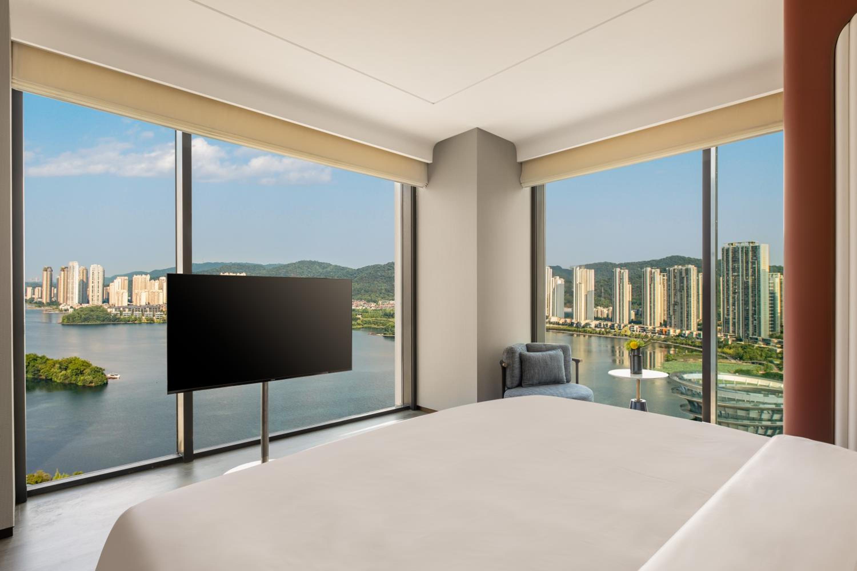 One-Bedroom King Suite photo 3