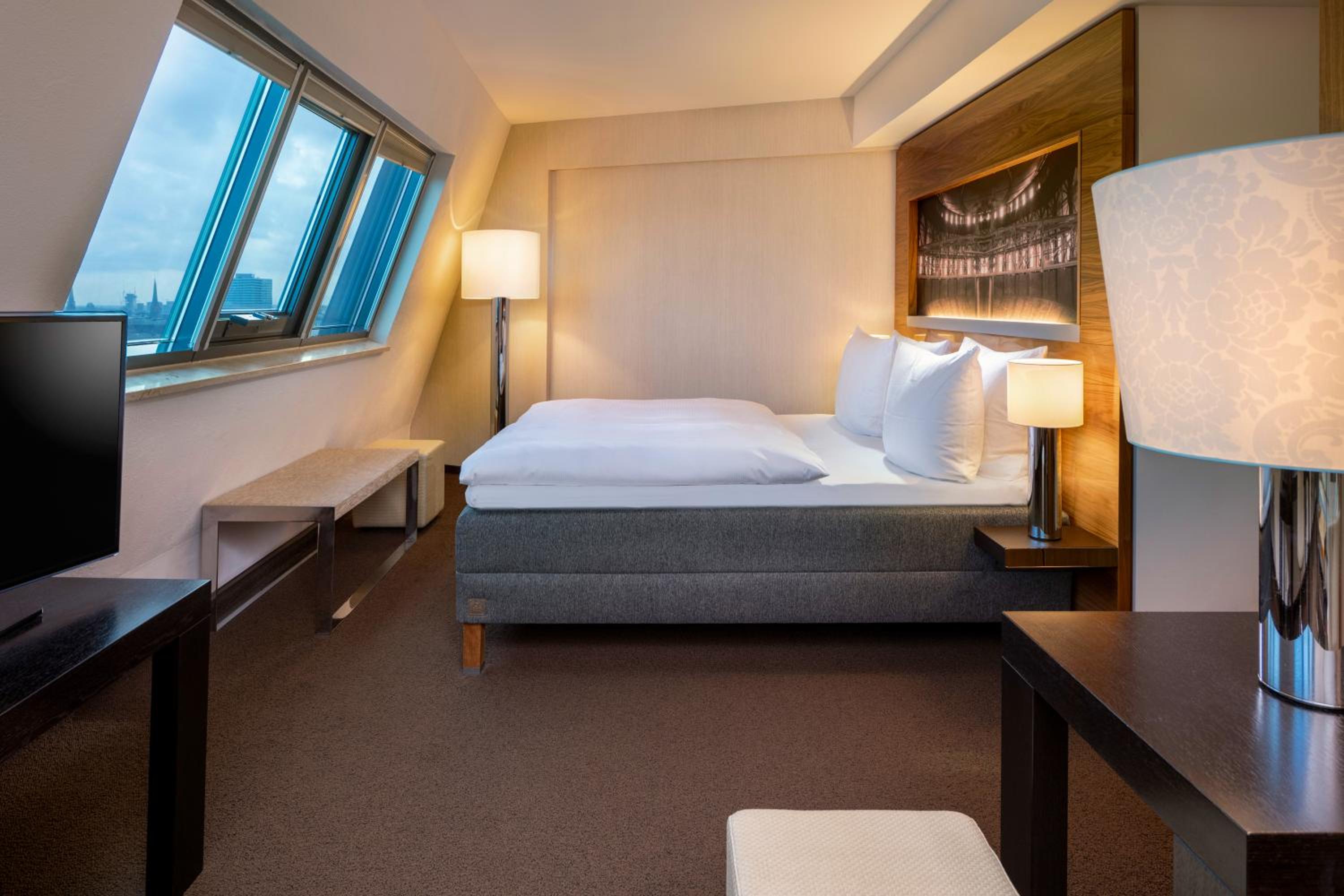Junior King Suite - Photo 16