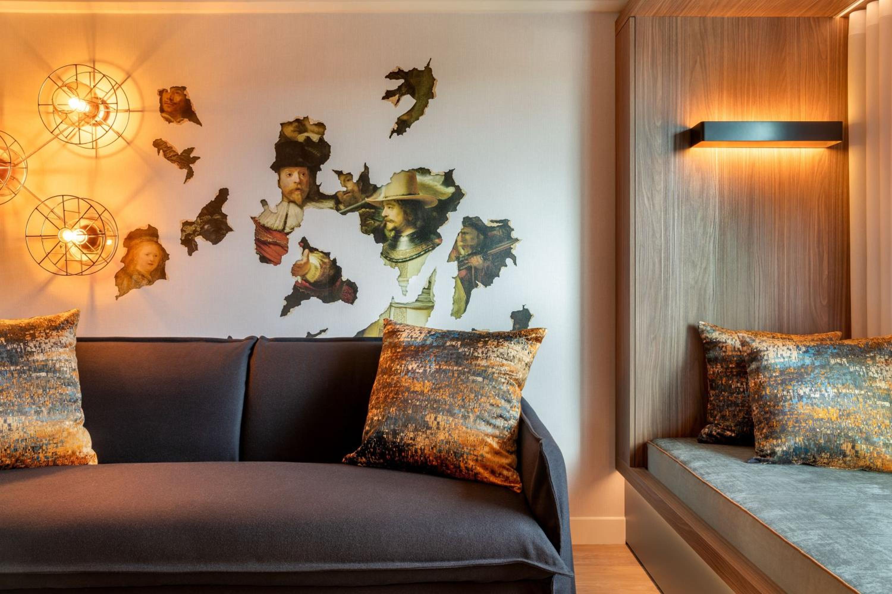 Larger Family Room - Club Lounge Access photo 2