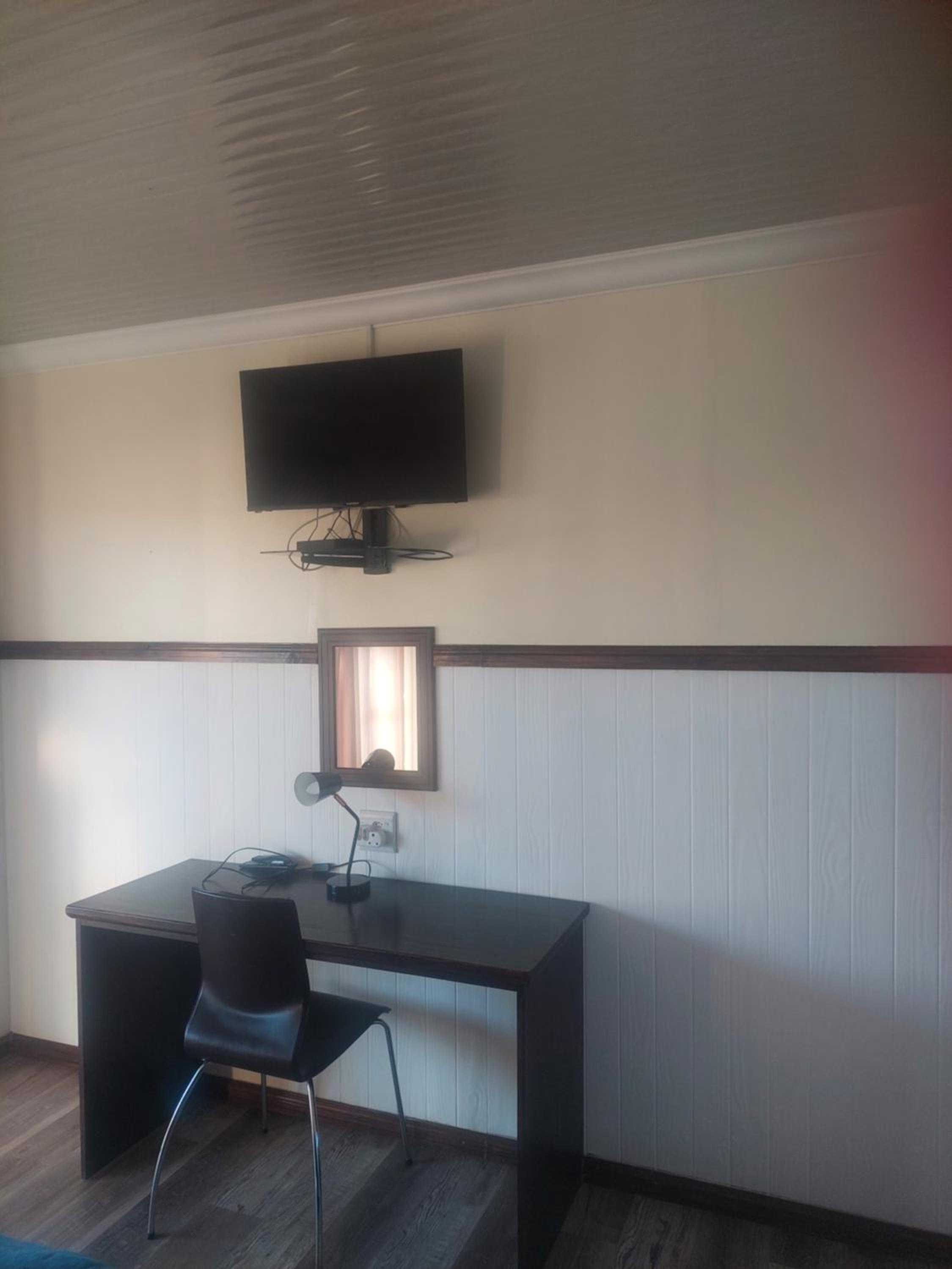 Two-Bedroom House - Photo 30