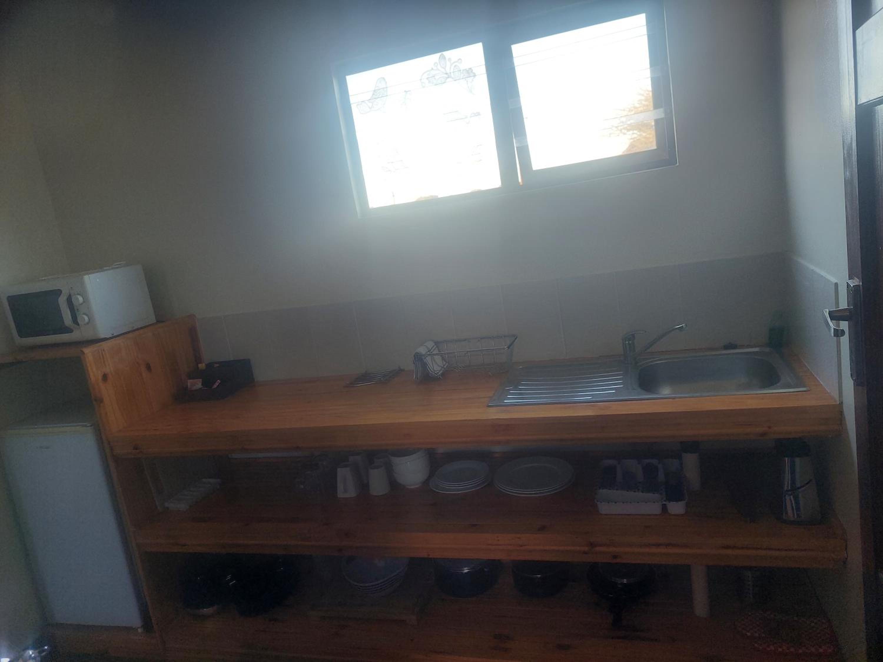 Two-Bedroom House - Photo 4