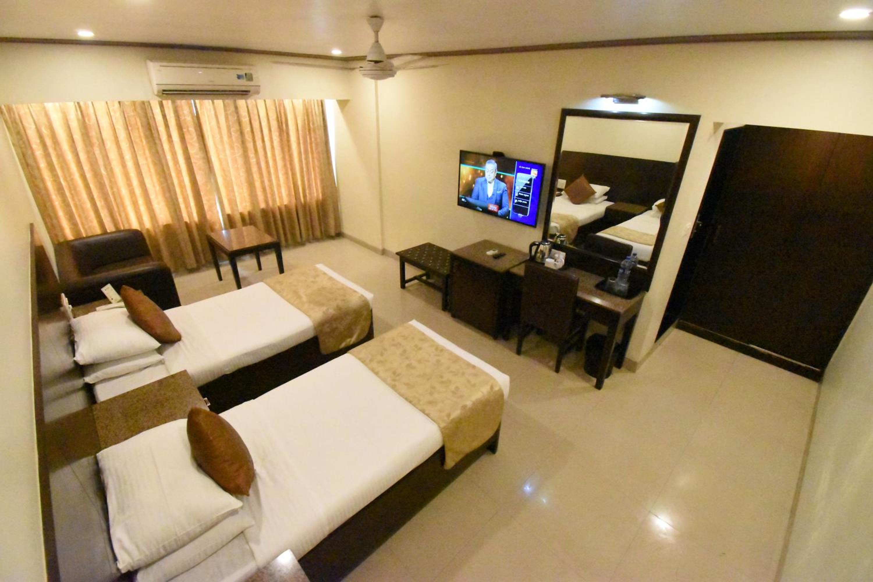 Double or Twin Room - Photo 2
