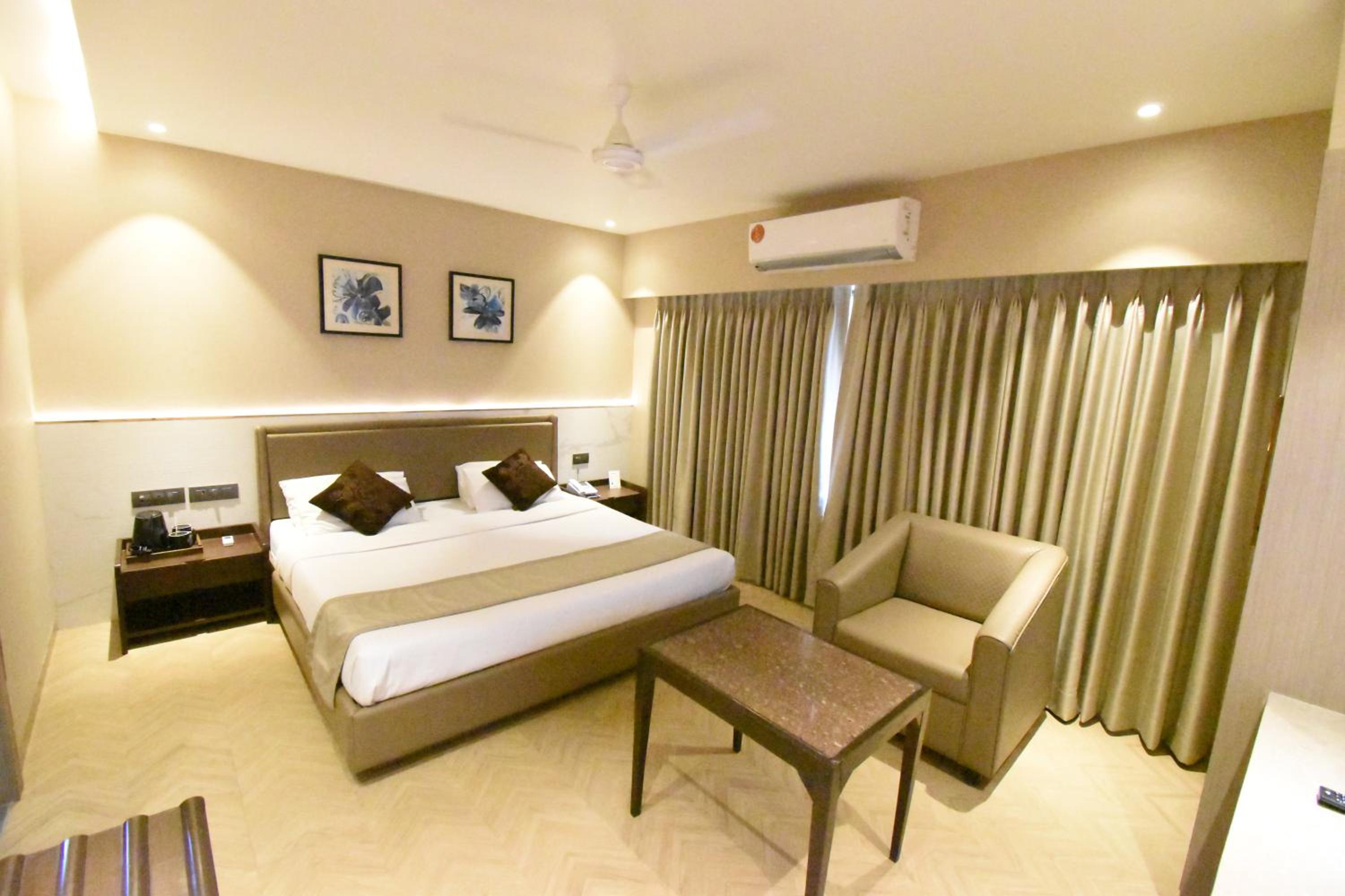 Double or Twin Room - Photo 4