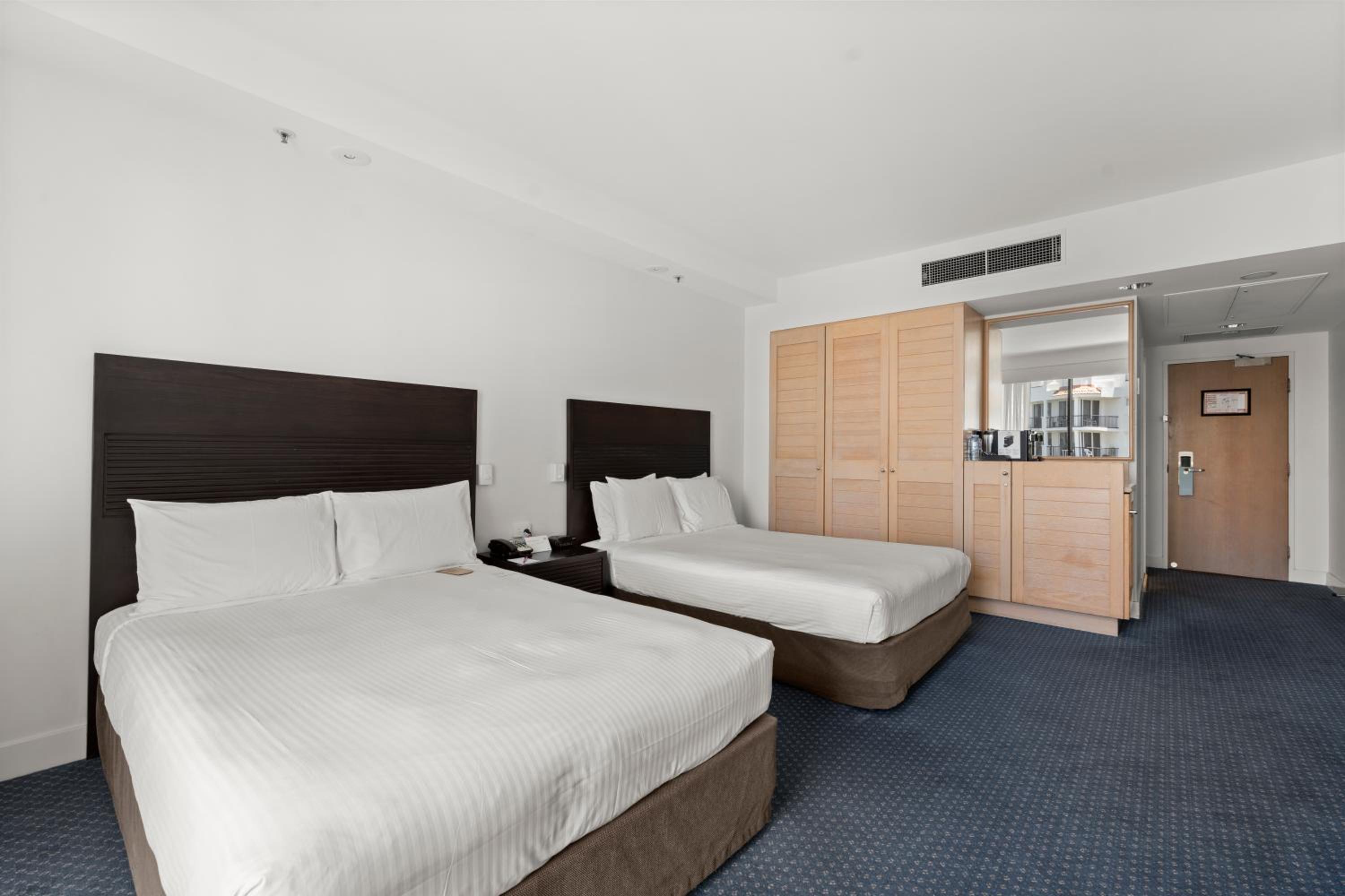 Double Room with Two Double Beds Non-Smoking - Photo 2