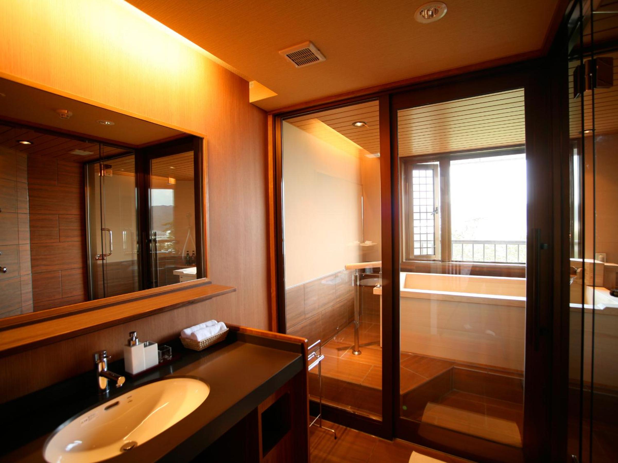 Japanese Western Suite with Fineview Bath Type A - Non-Smoking (5th and 7th Floor) photo 3