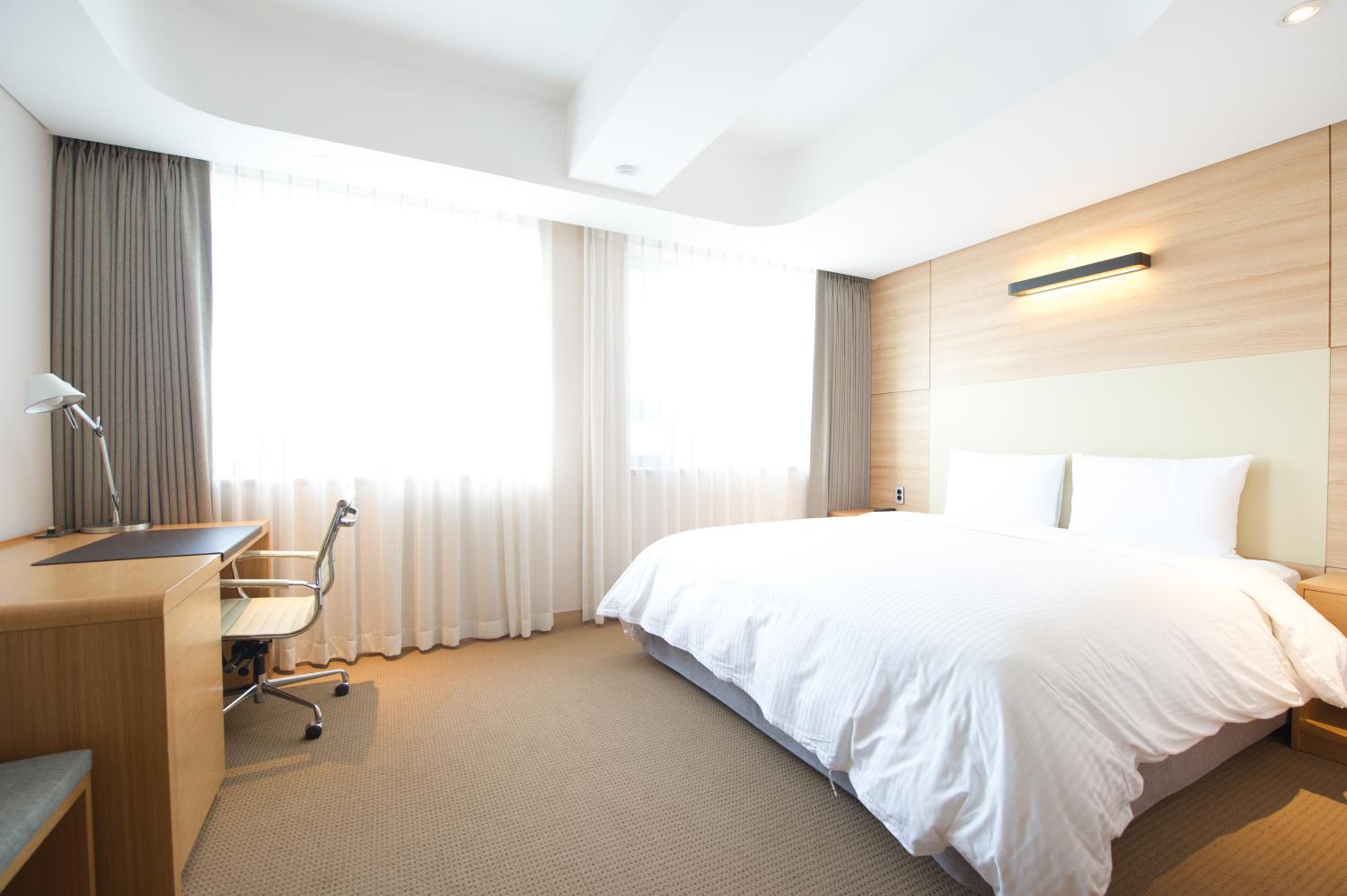 Studio Suite (1 King Bed) - Photo 9