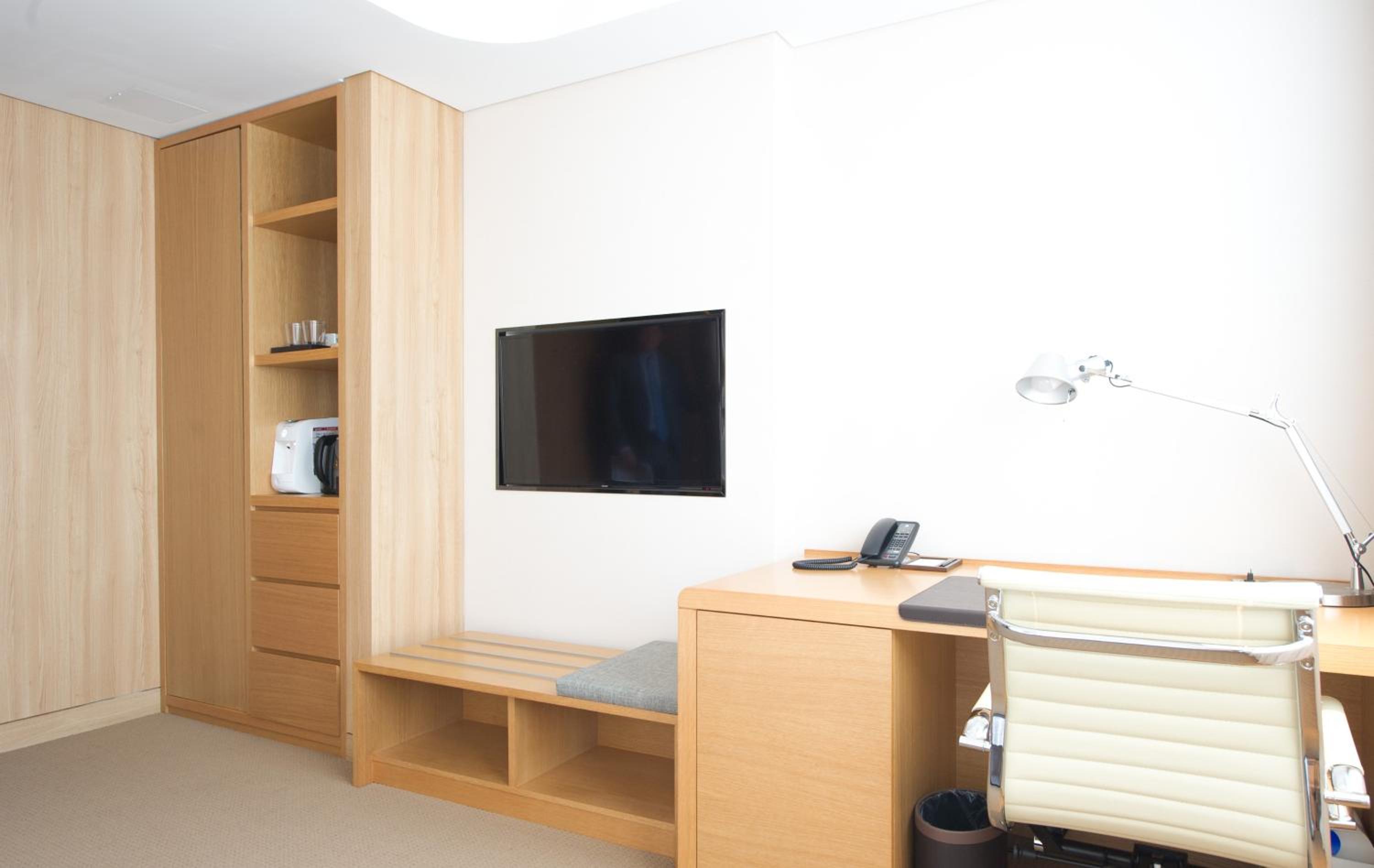 Studio Suite(1 King bed - High Floor) 