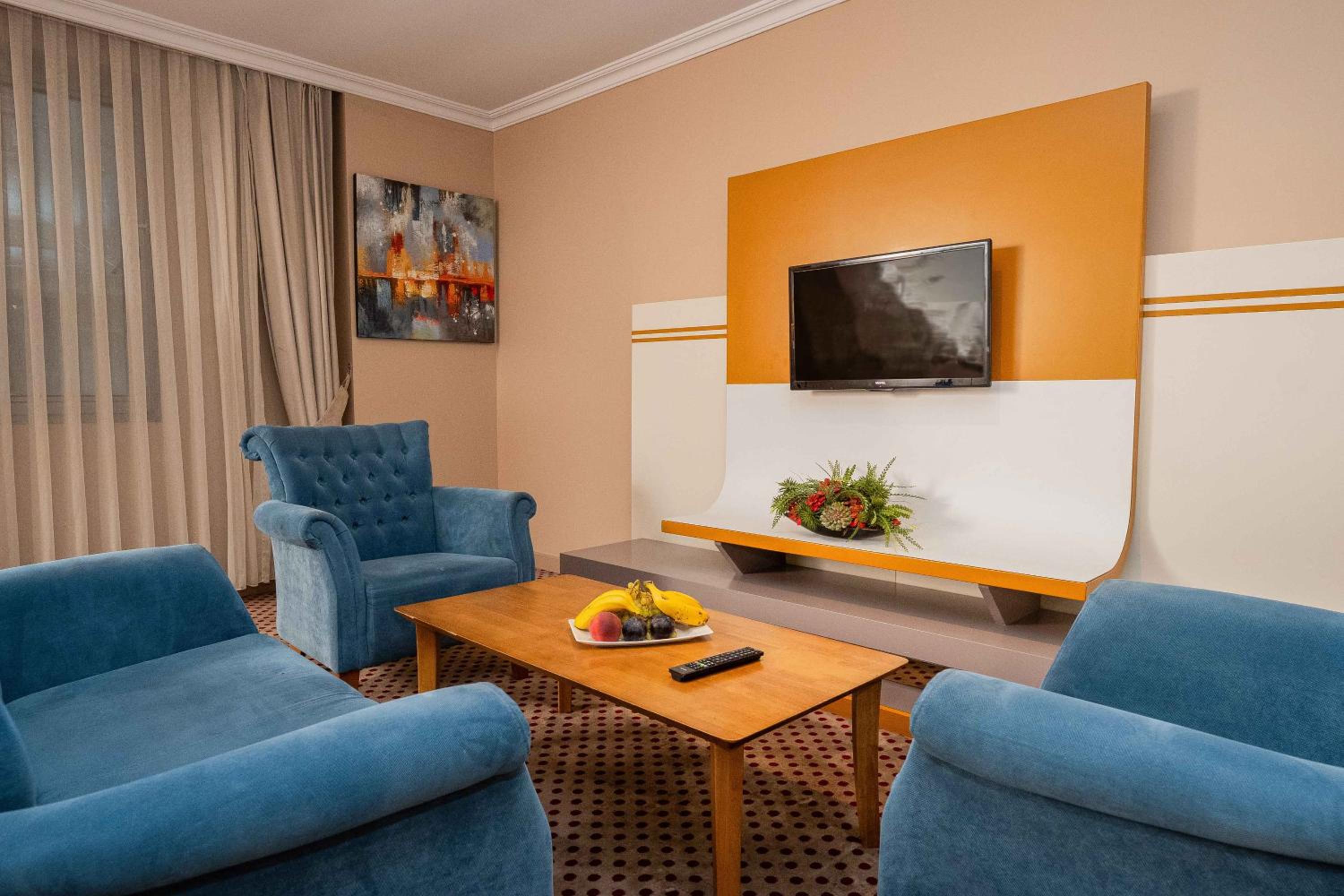 Family Room - Photo 8