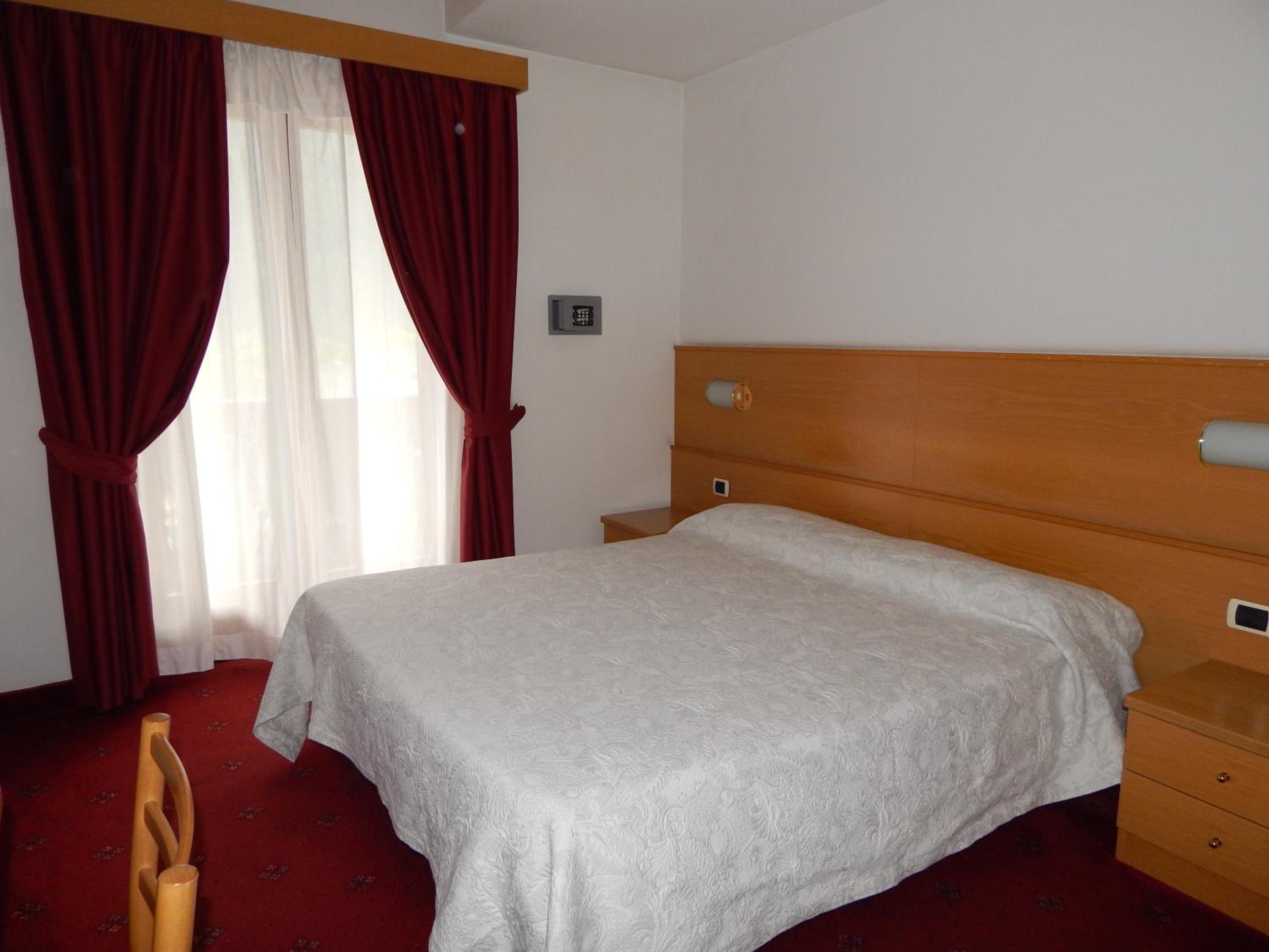 Double Room - Photo 2