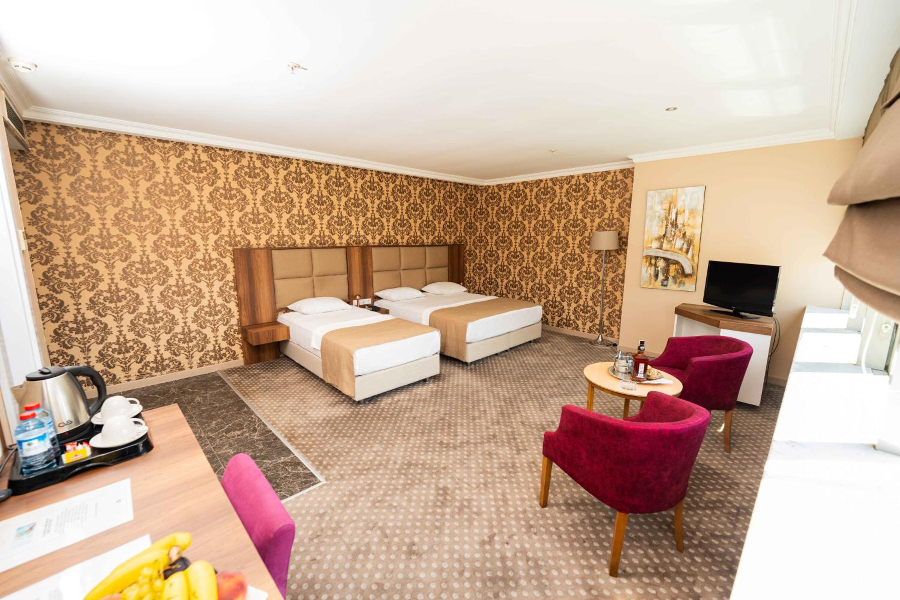Deluxe Room - Photo 6