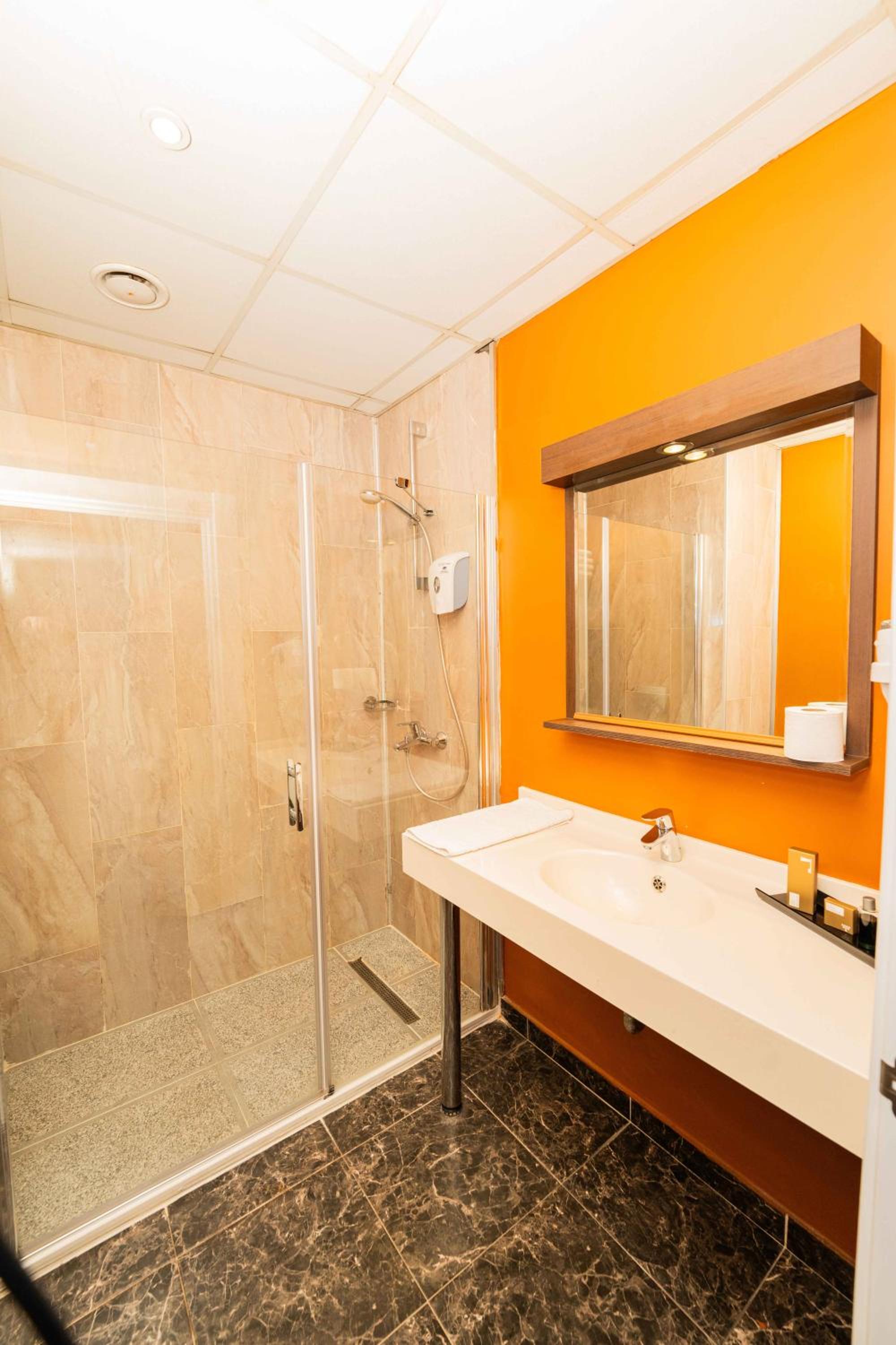 Superior Twin Room - Photo 3